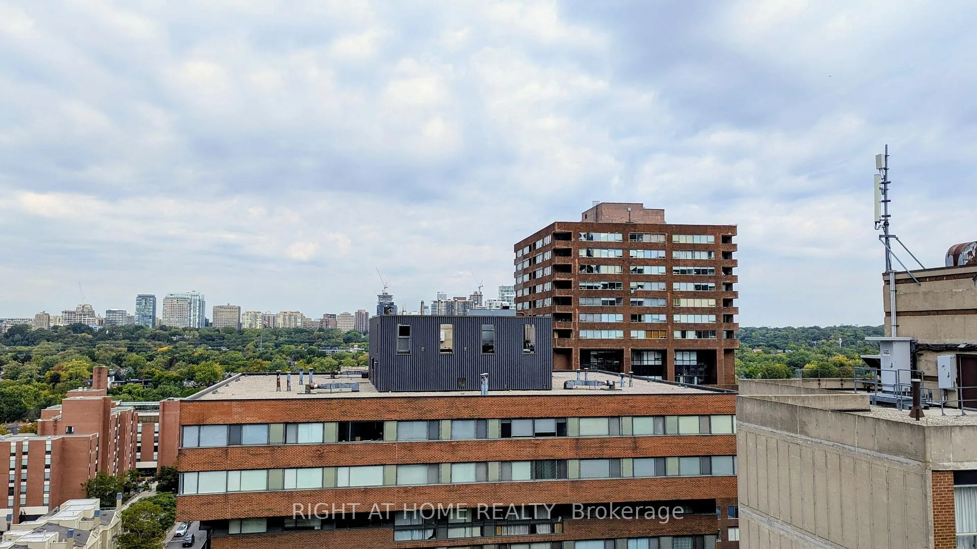Photo 9 of Unit PH207, 8 Scollard Street, Toronto, The Annex — HOMEH