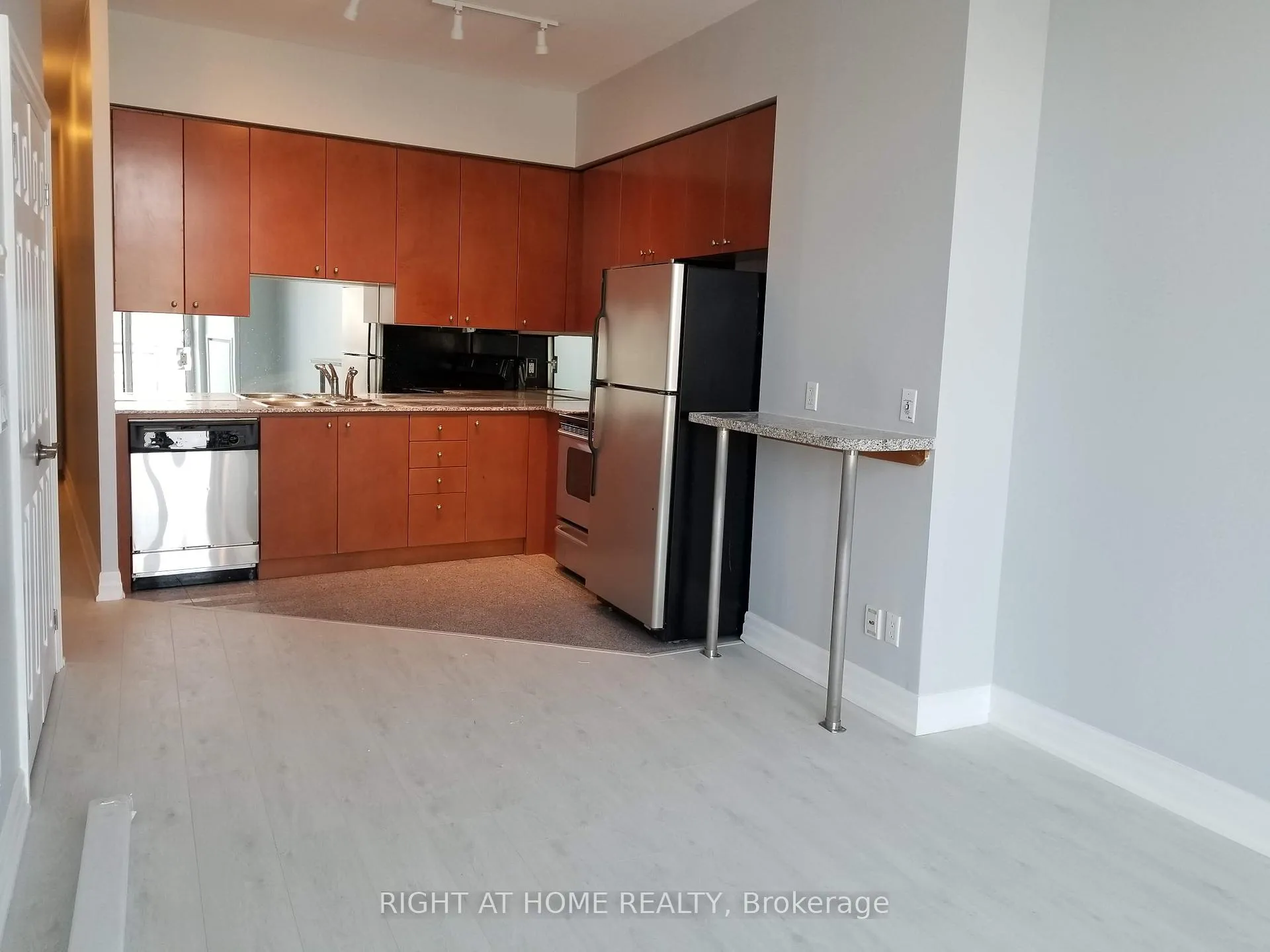 Photo 10 of Unit PH207, 8 Scollard Street, Toronto, The Annex — HOMEH