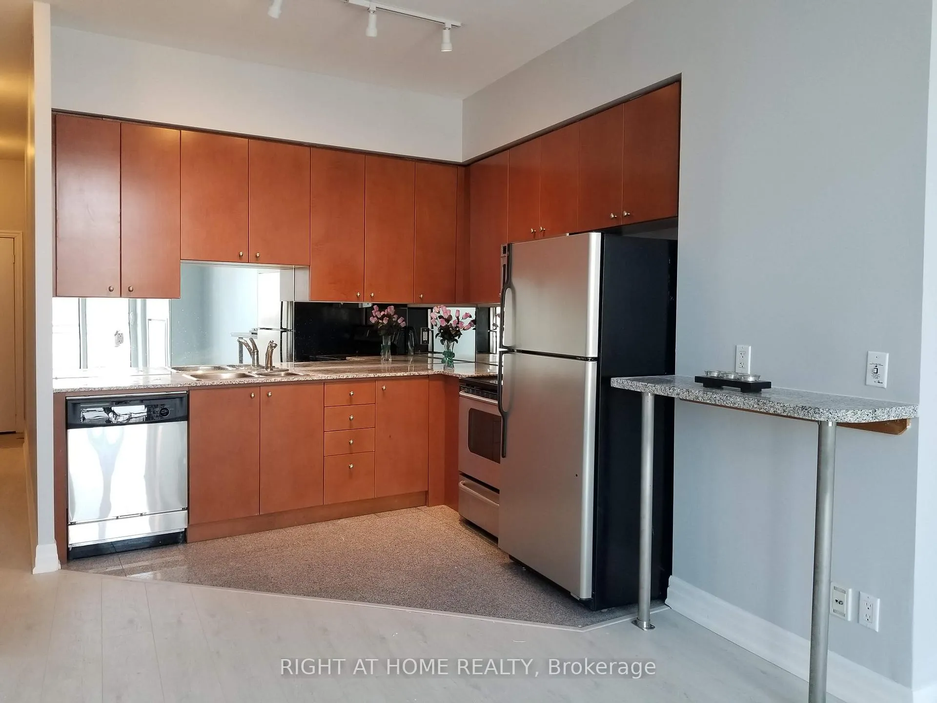 Photo 11 of Unit PH207, 8 Scollard Street, Toronto, The Annex — HOMEH