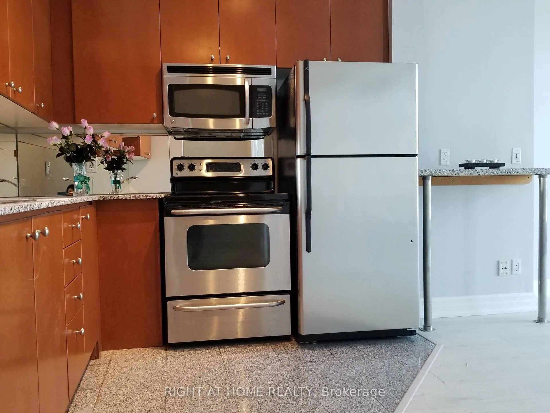 Photo 12 of Unit PH207, 8 Scollard Street, Toronto, The Annex — HOMEH
