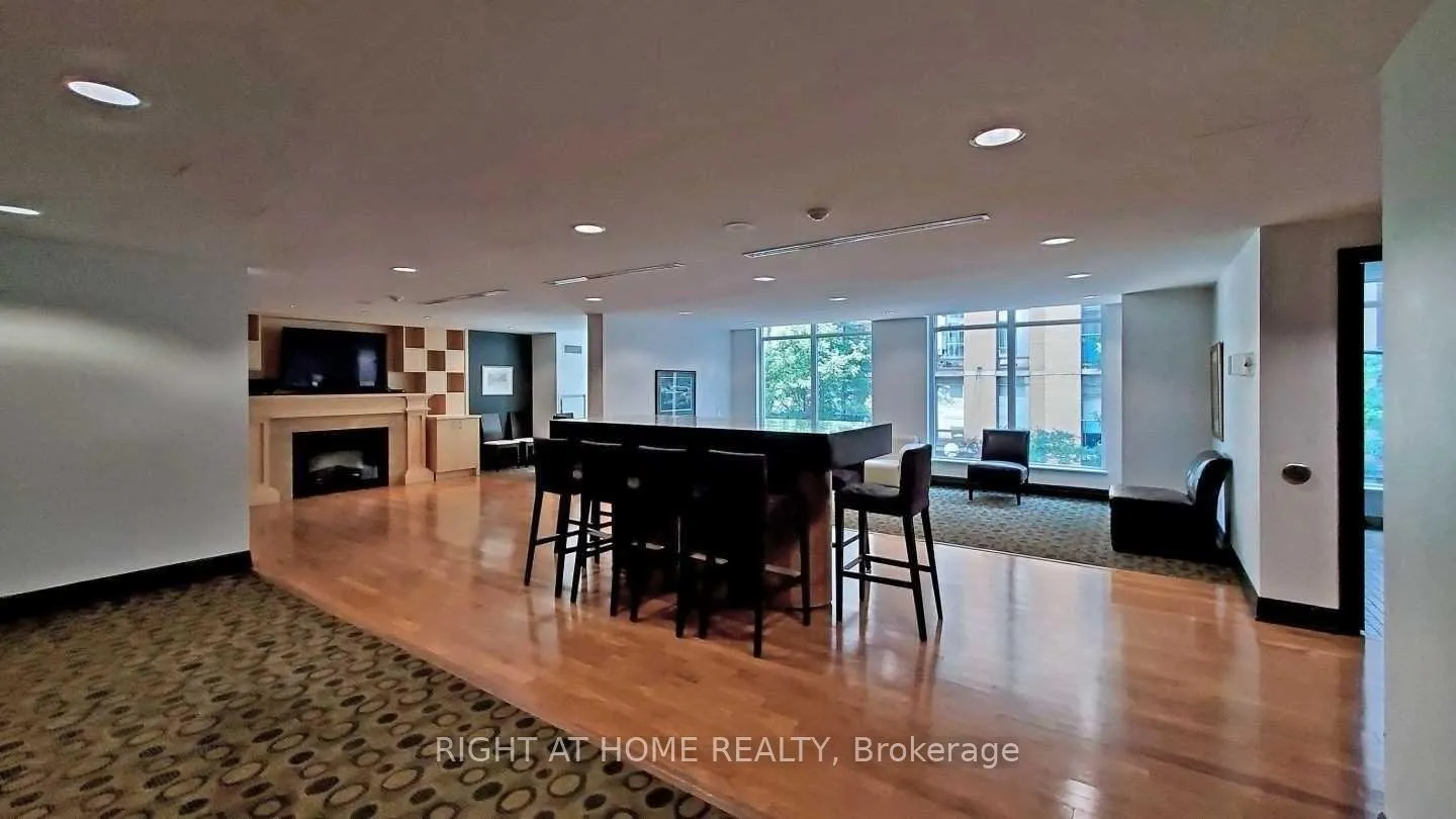 Photo 19 of Unit PH207, 8 Scollard Street, Toronto, The Annex — HOMEH