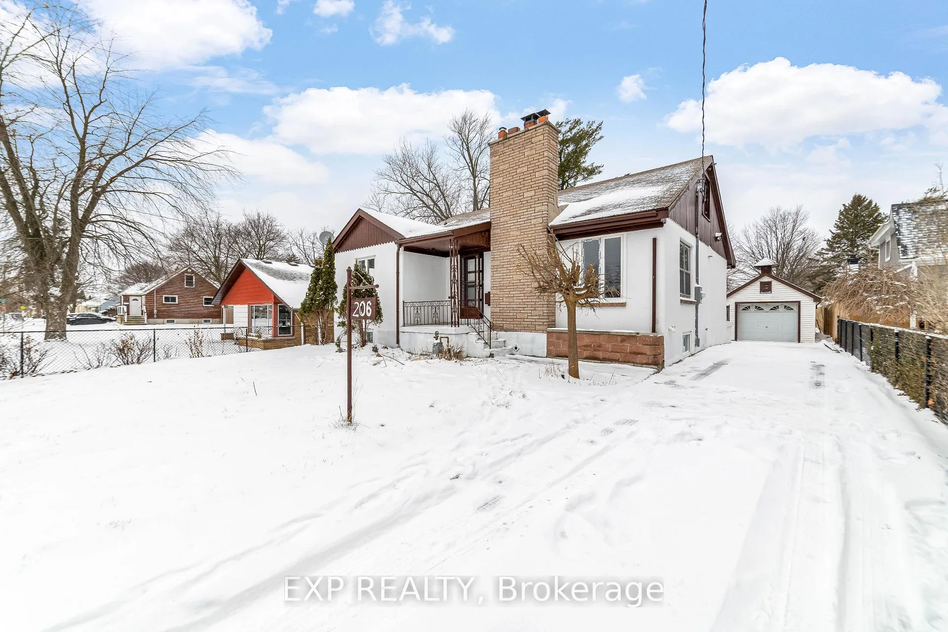 Photo 2 of 206 Vancouver Street, London, East H — HOMEH