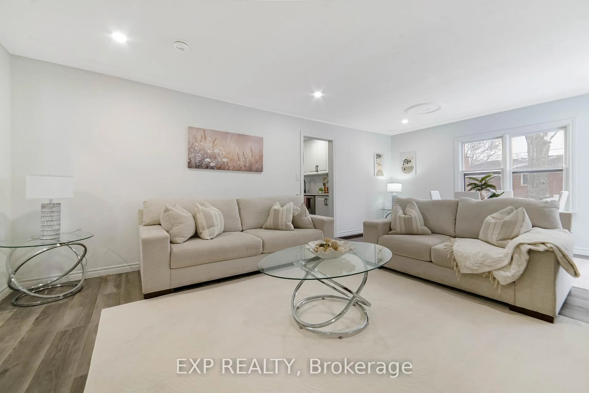 Photo 3 of 206 Vancouver Street, London, East H — HOMEH