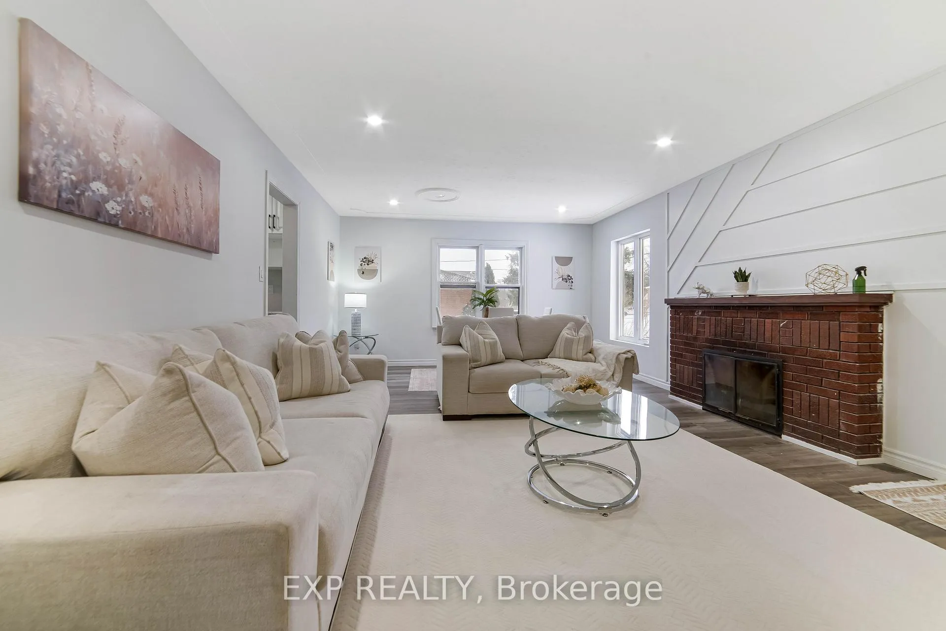 Photo 4 of 206 Vancouver Street, London, East H — HOMEH