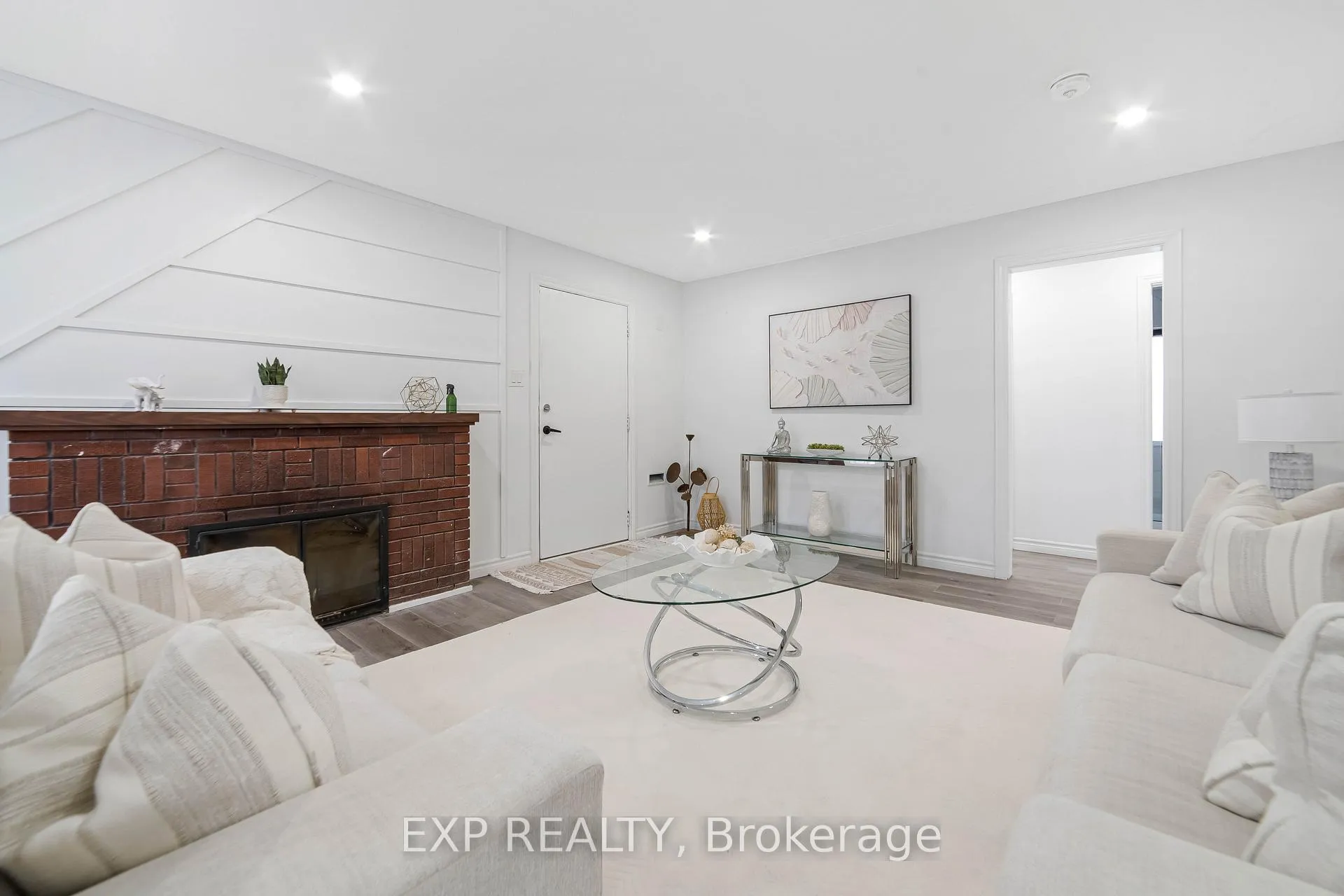 Photo 5 of 206 Vancouver Street, London, East H — HOMEH