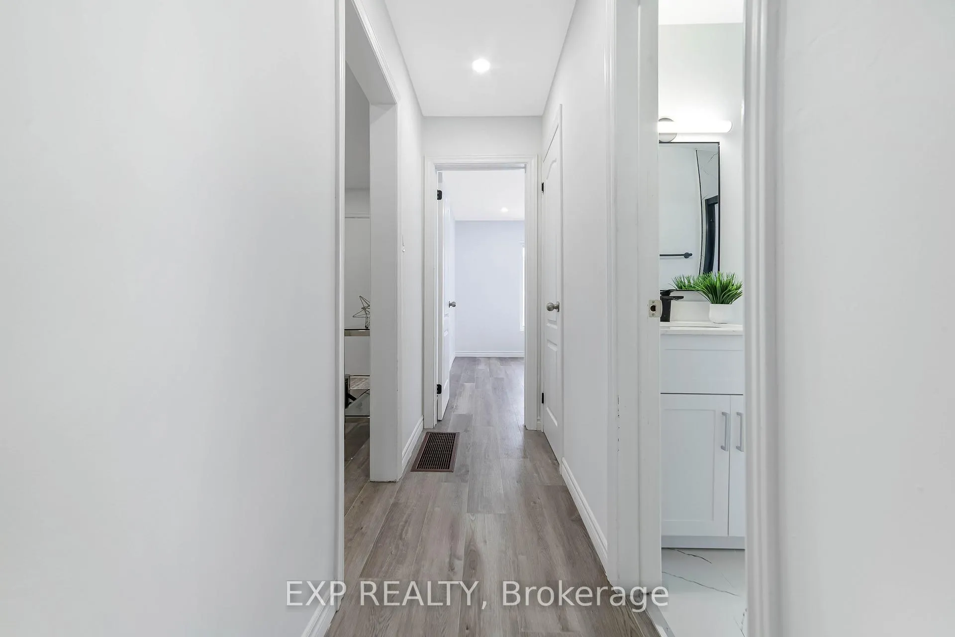 Photo 14 of 206 Vancouver Street, London, East H — HOMEH