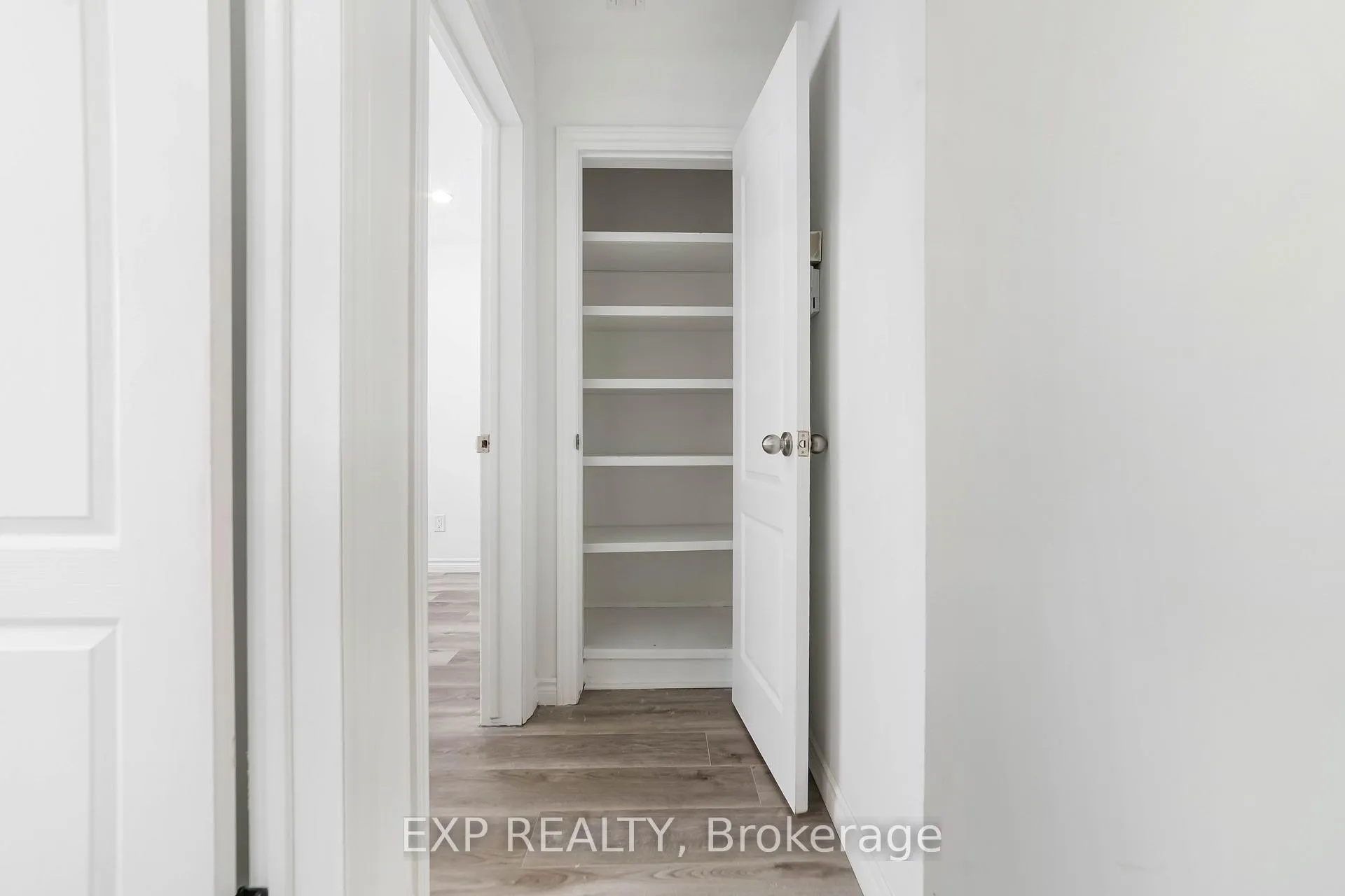 Photo 18 of 206 Vancouver Street, London, East H — HOMEH