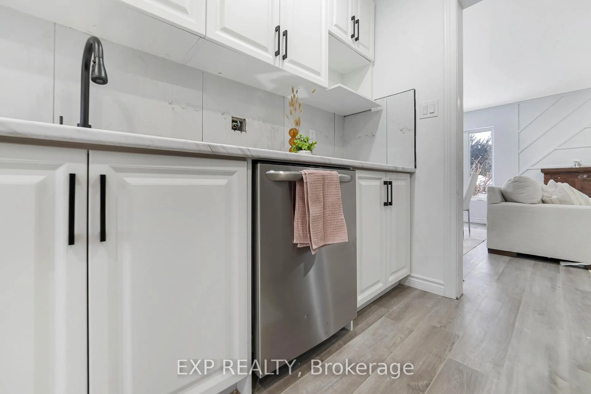 Photo 23 of 206 Vancouver Street, London, East H — HOMEH