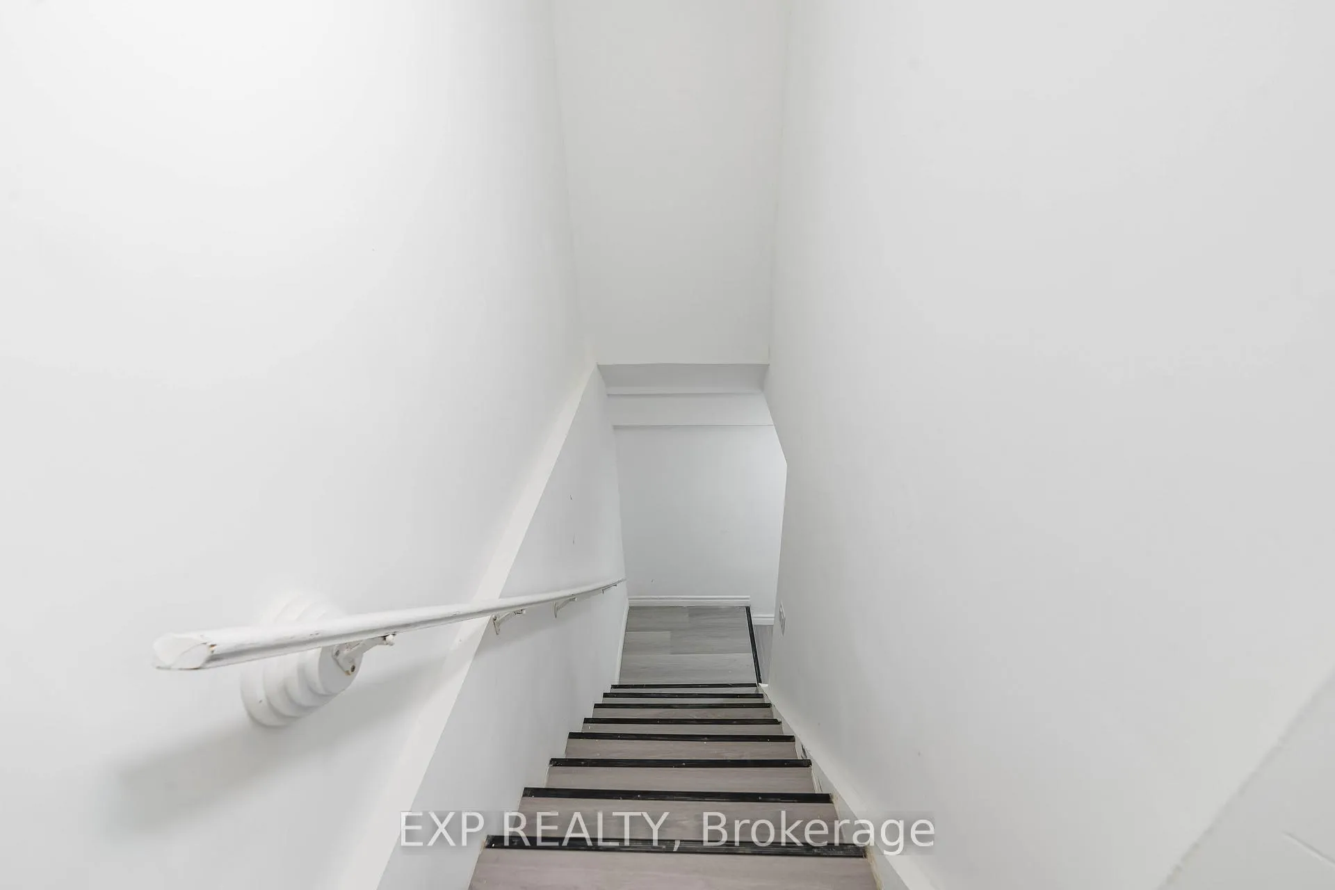 Photo 26 of 206 Vancouver Street, London, East H — HOMEH