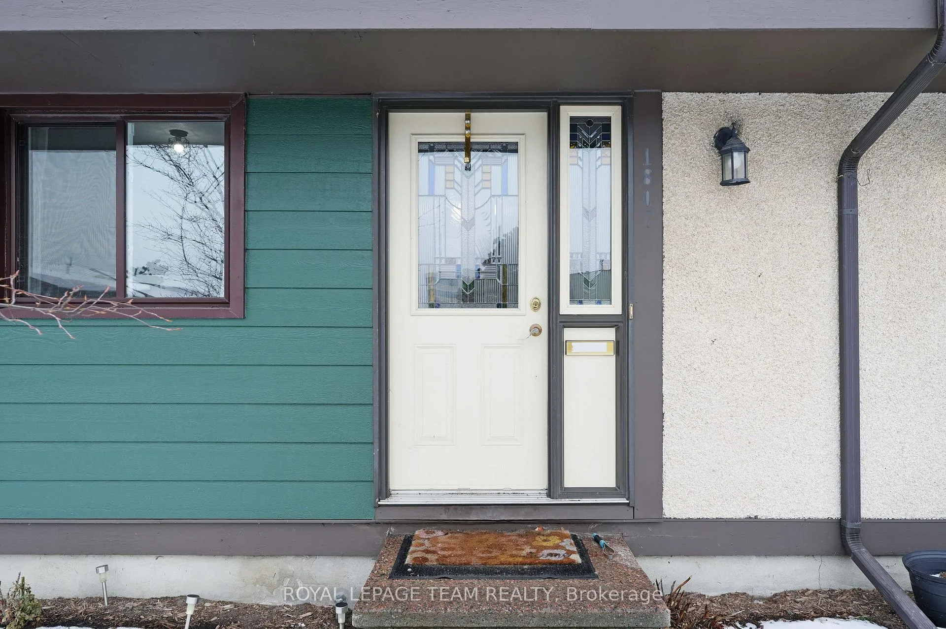 Photo 3 of 1807 Meadowbrook Road, Ottawa, Pineview — HOMEH