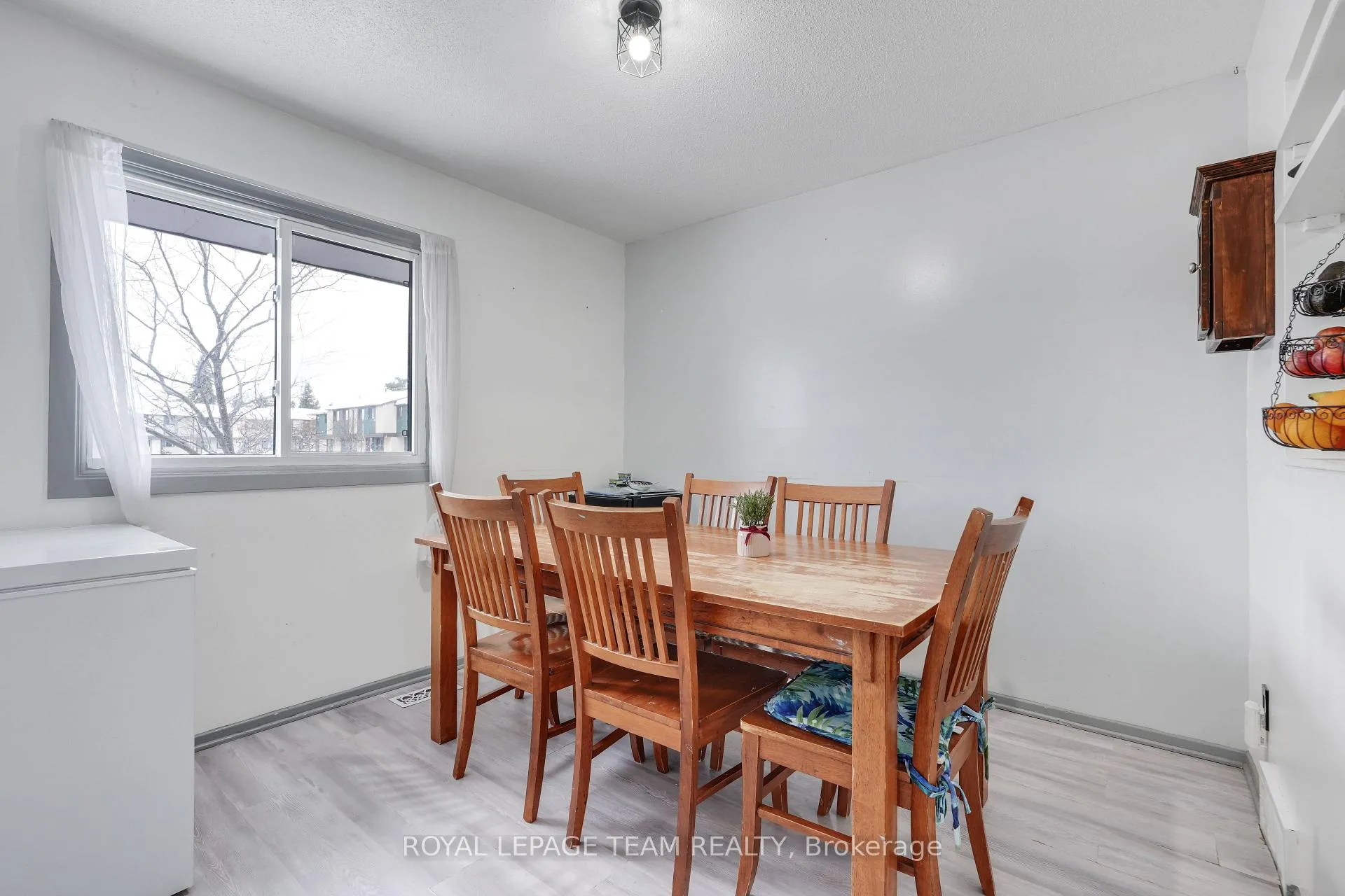 Photo 5 of 1807 Meadowbrook Road, Ottawa, Pineview — HOMEH