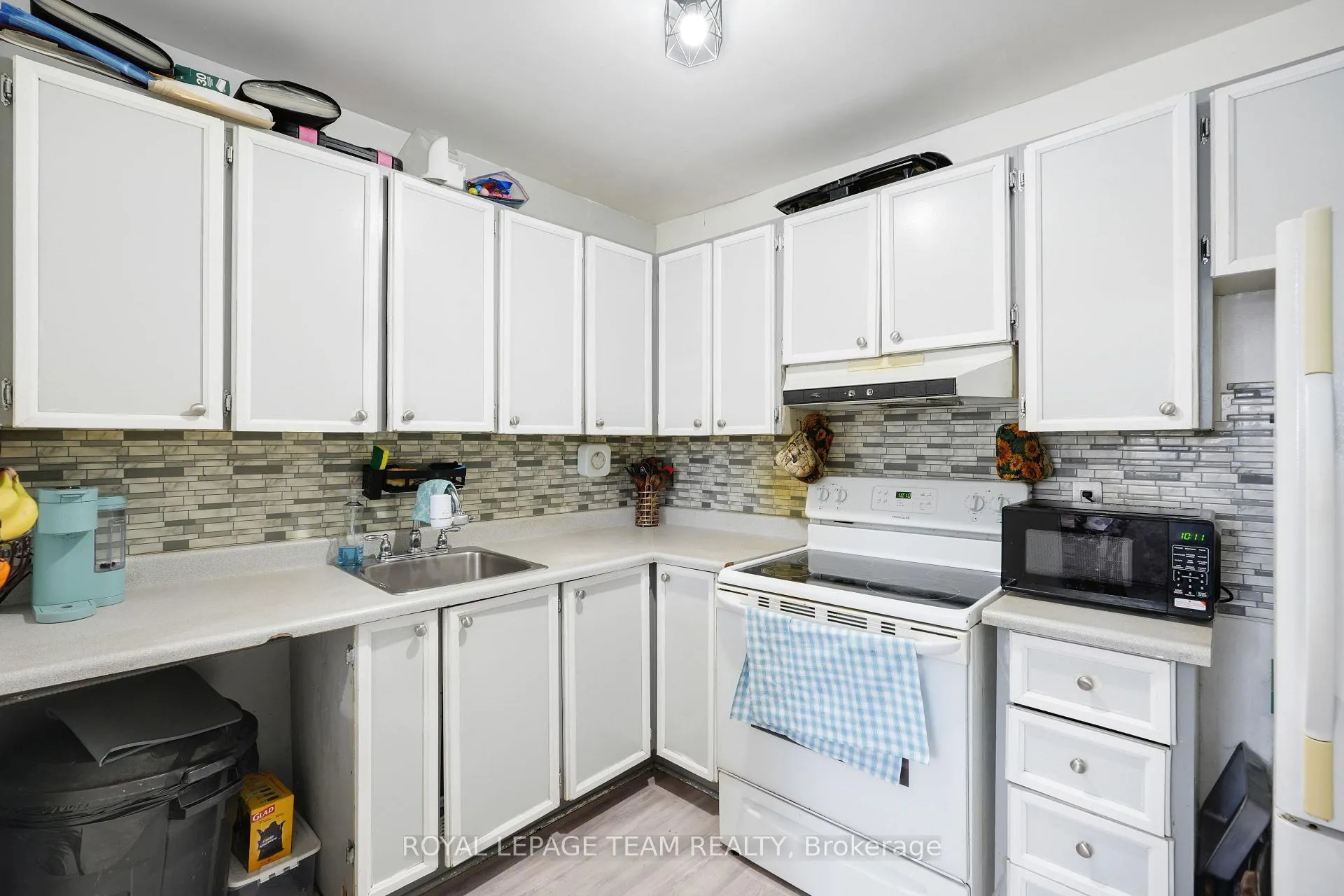 Photo 10 of 1807 Meadowbrook Road, Ottawa, Pineview — HOMEH