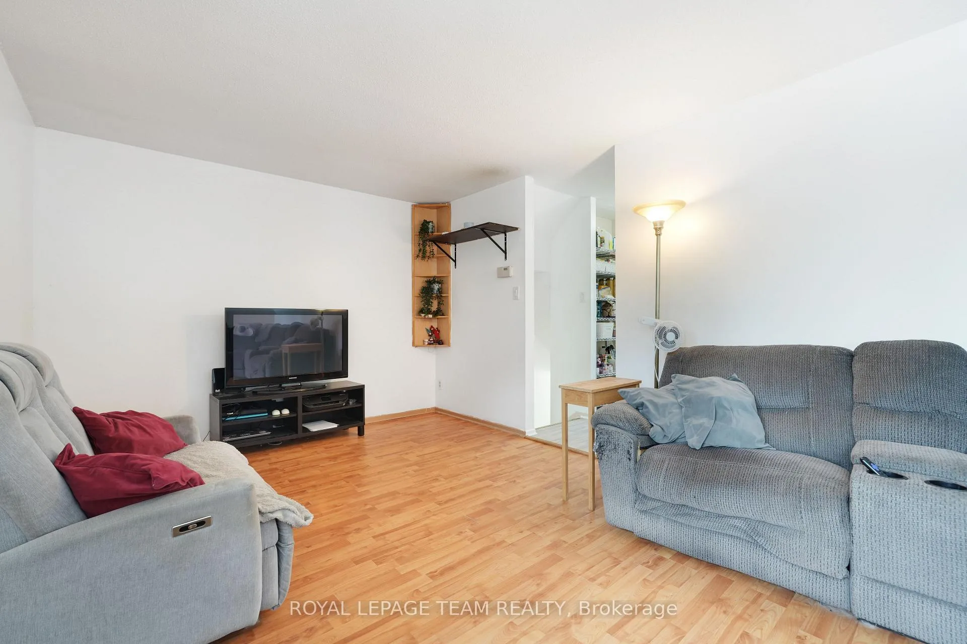 Photo 12 of 1807 Meadowbrook Road, Ottawa, Pineview — HOMEH