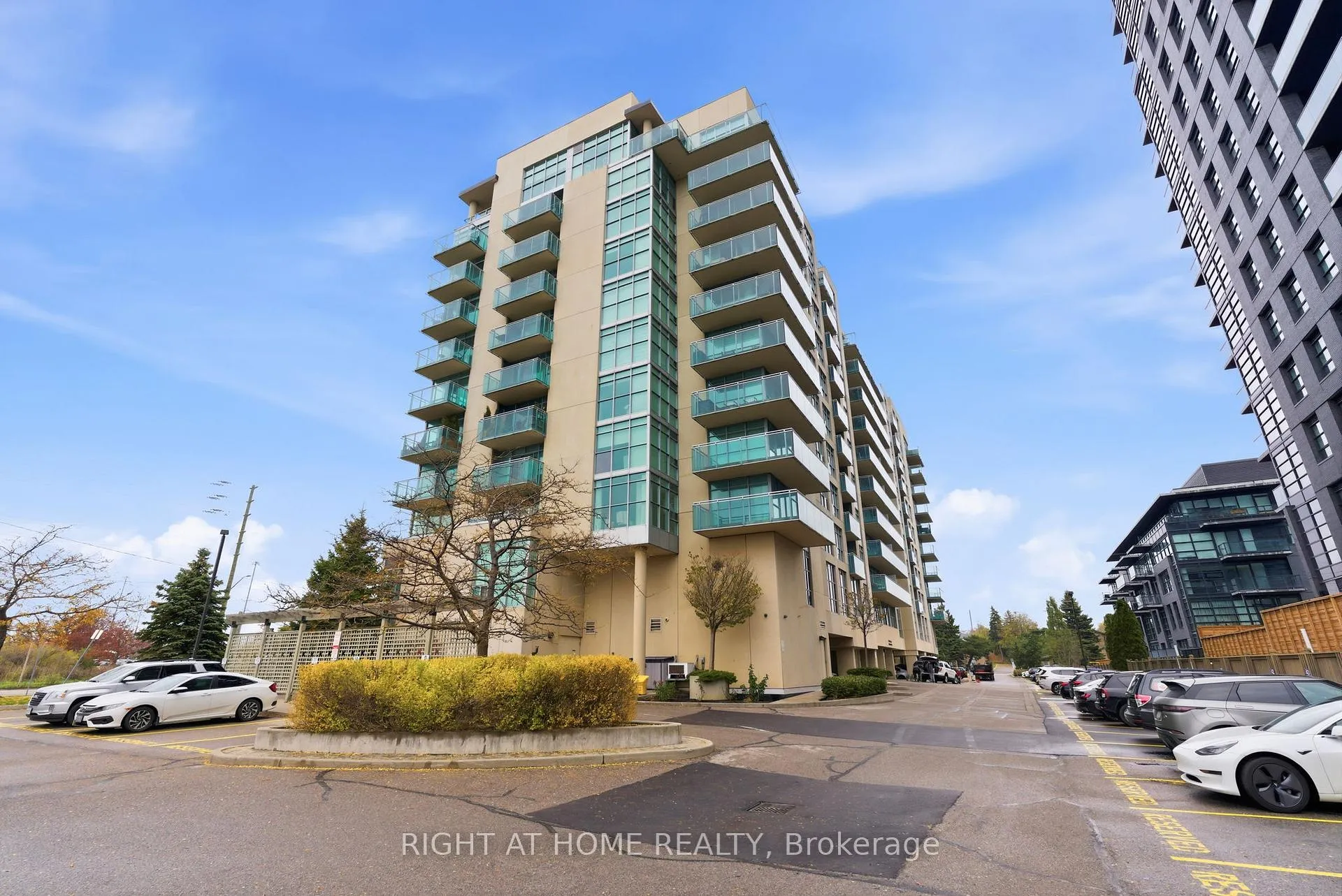 Photo 2 of Unit 711, 1600 Charles Street, Whitby, Port Whitby — HOMEH