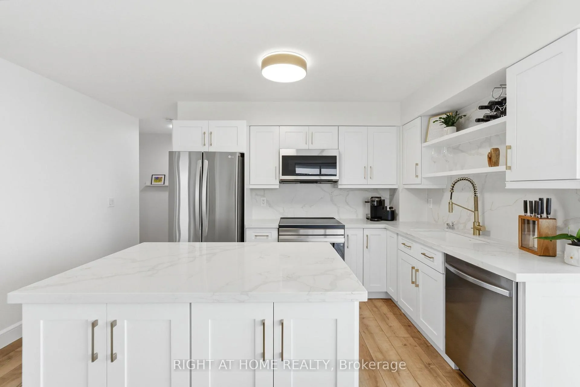 Photo 4 of Unit 711, 1600 Charles Street, Whitby, Port Whitby — HOMEH