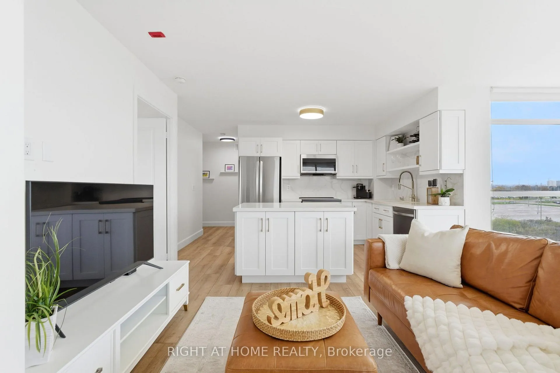 Photo 5 of Unit 711, 1600 Charles Street, Whitby, Port Whitby — HOMEH