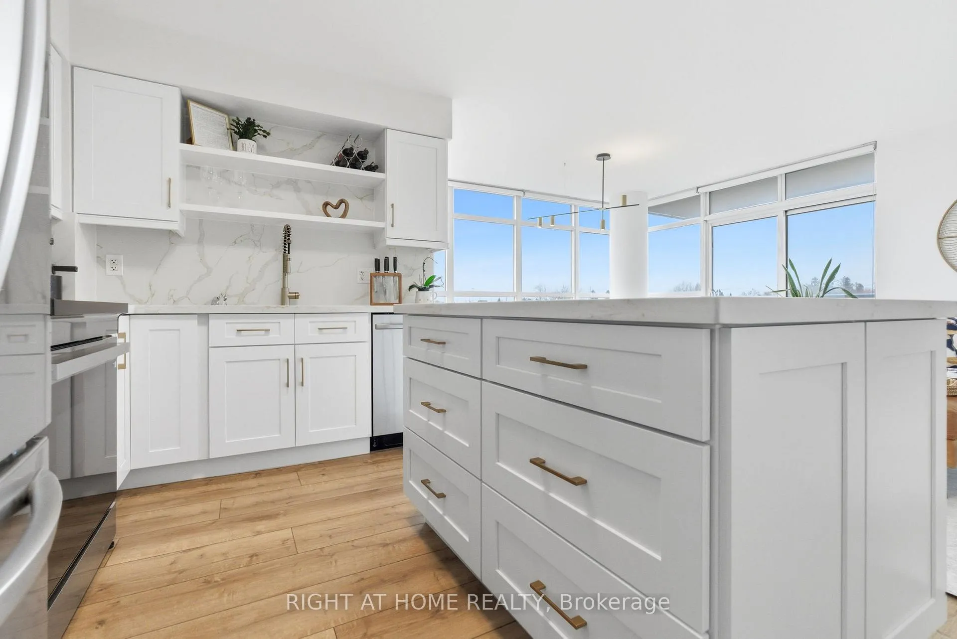 Photo 8 of Unit 711, 1600 Charles Street, Whitby, Port Whitby — HOMEH