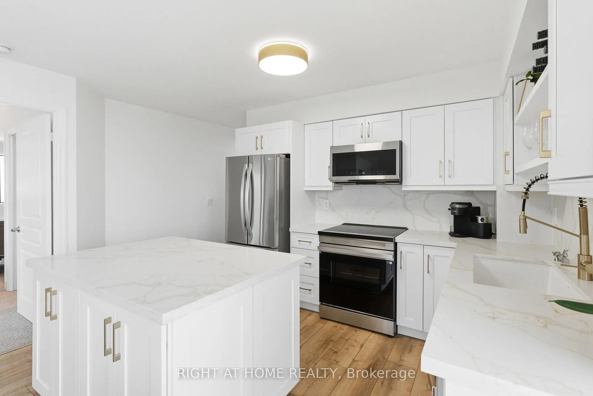 Photo 10 of Unit 711, 1600 Charles Street, Whitby, Port Whitby — HOMEH