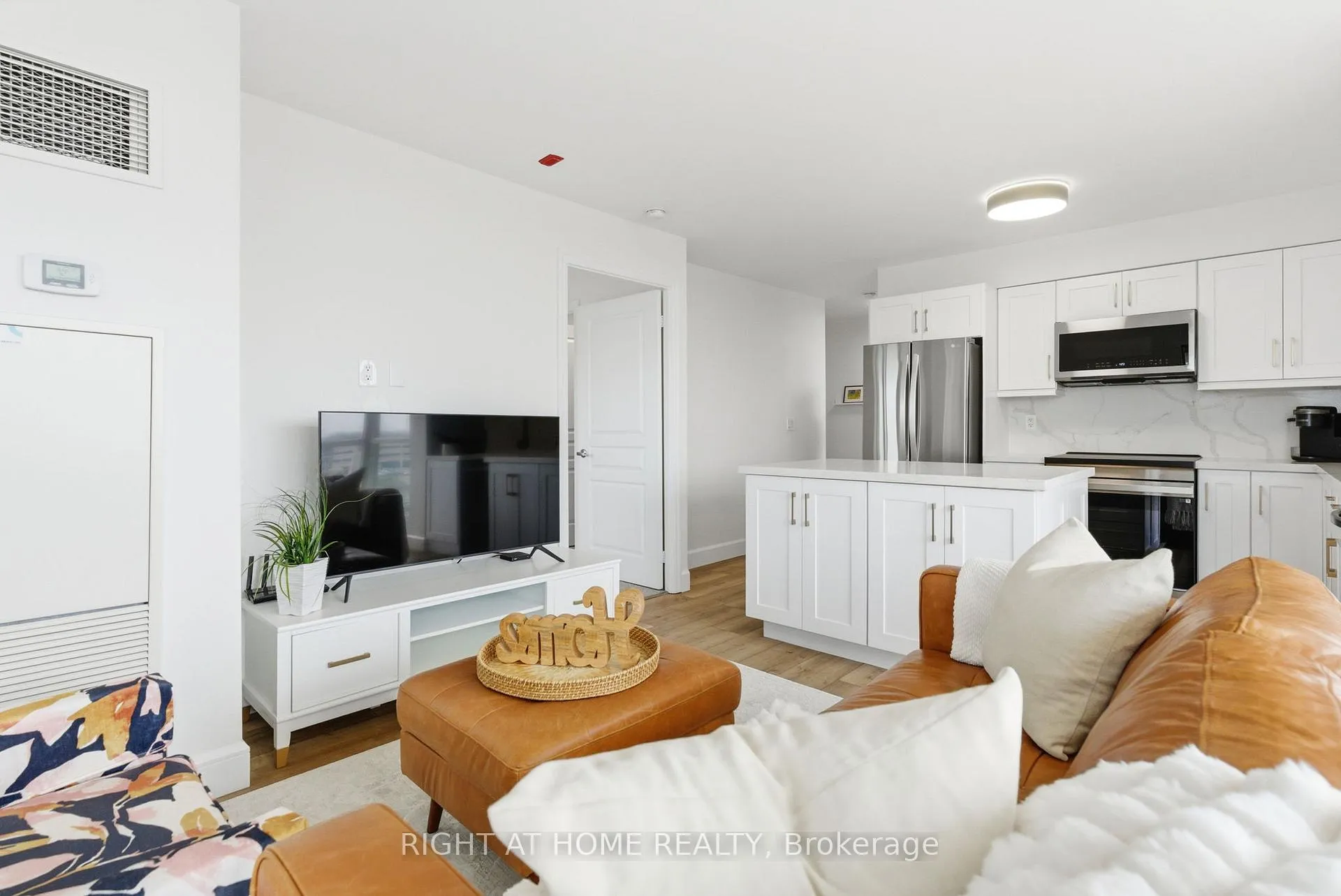Photo 17 of Unit 711, 1600 Charles Street, Whitby, Port Whitby — HOMEH