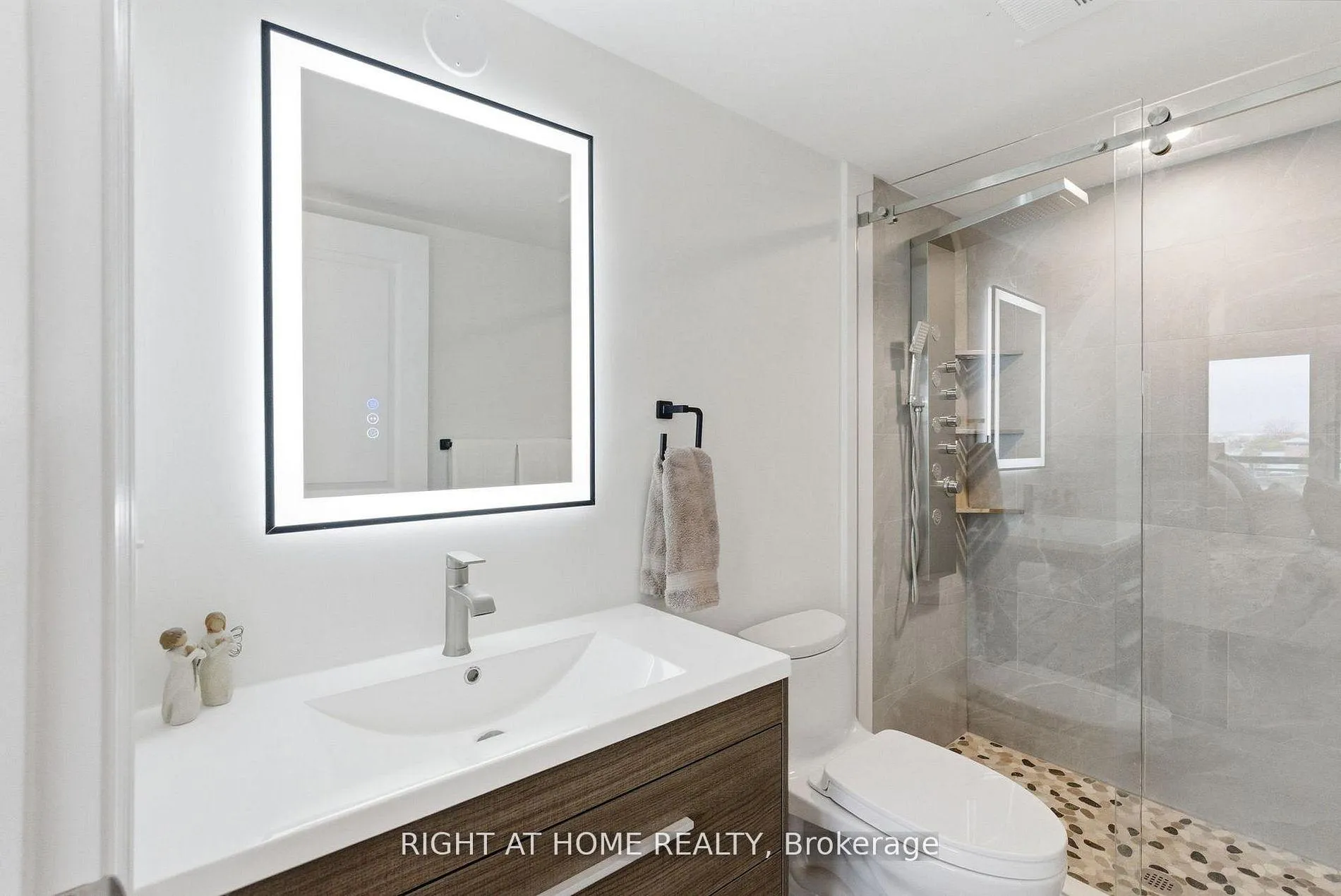 Photo 32 of Unit 711, 1600 Charles Street, Whitby, Port Whitby — HOMEH