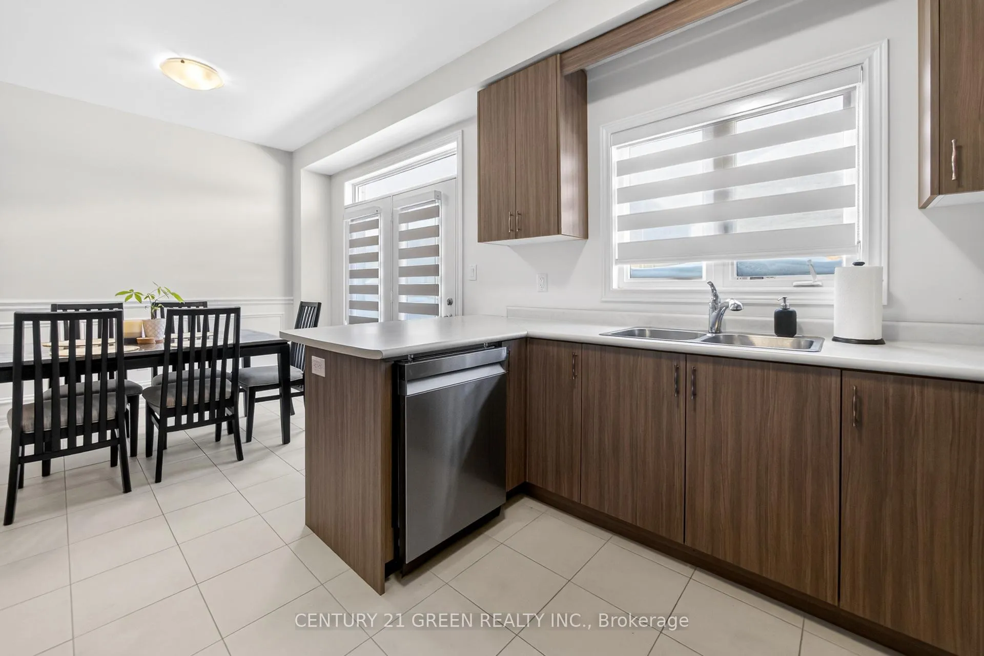 Photo 25 of 271 Great Falls Boulevard E, Hamilton, Waterdown — HOMEH
