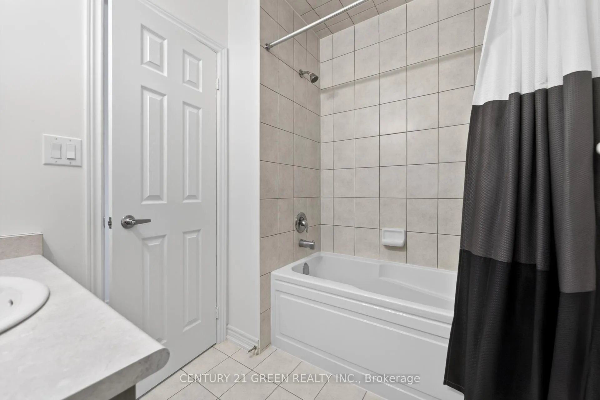 Photo 38 of 271 Great Falls Boulevard E, Hamilton, Waterdown — HOMEH