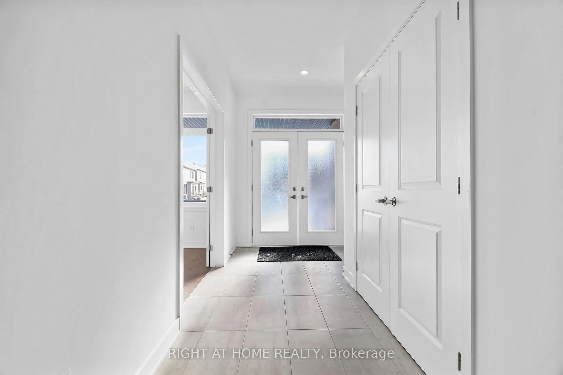 Photo 2 of 2020 Acoustic Way, Ottawa, Riverside South/Gloucester Glen — HOMEH