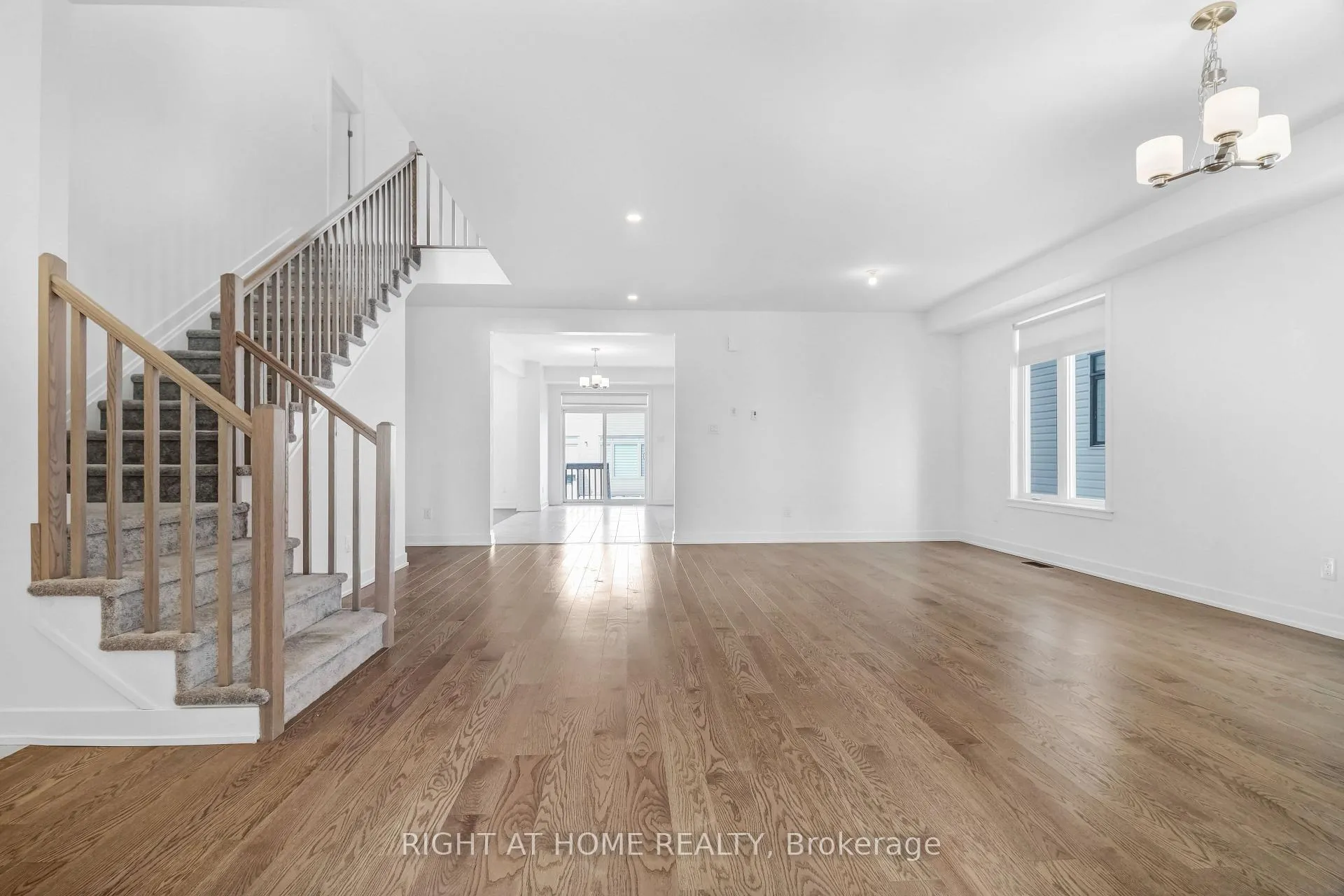 Photo 4 of 2020 Acoustic Way, Ottawa, Riverside South/Gloucester Glen — HOMEH