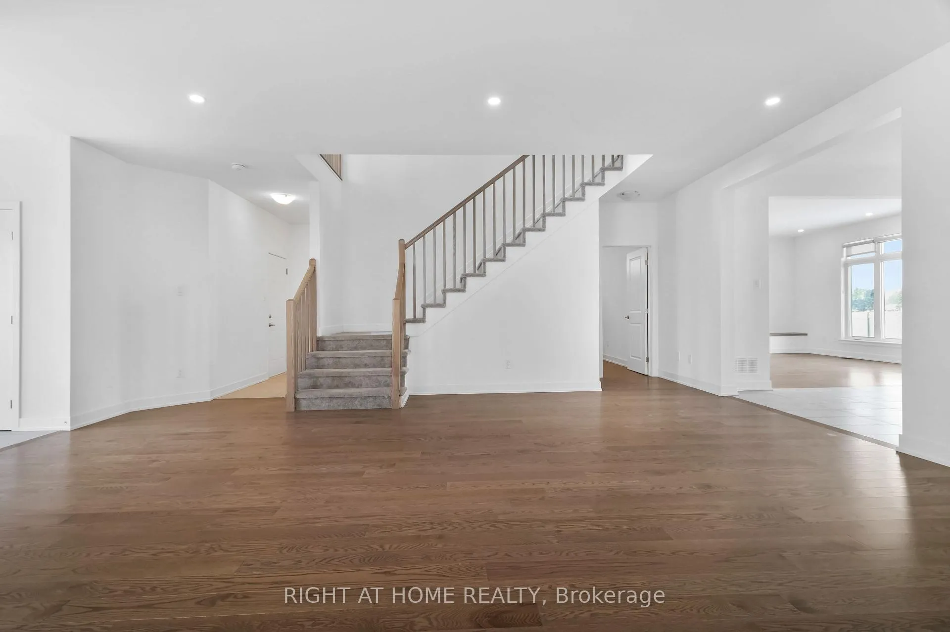 Photo 5 of 2020 Acoustic Way, Ottawa, Riverside South/Gloucester Glen — HOMEH