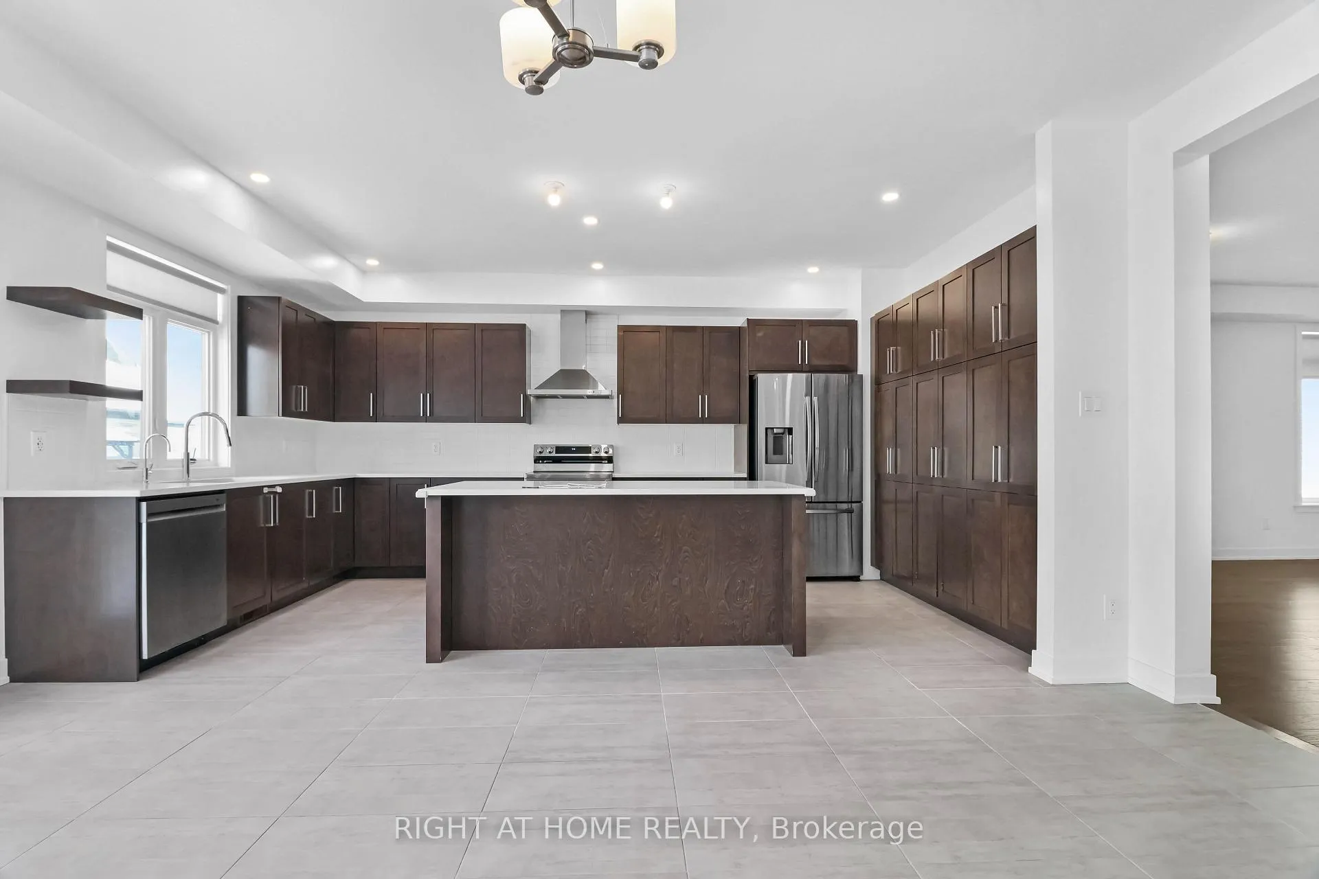 Photo 9 of 2020 Acoustic Way, Ottawa, Riverside South/Gloucester Glen — HOMEH