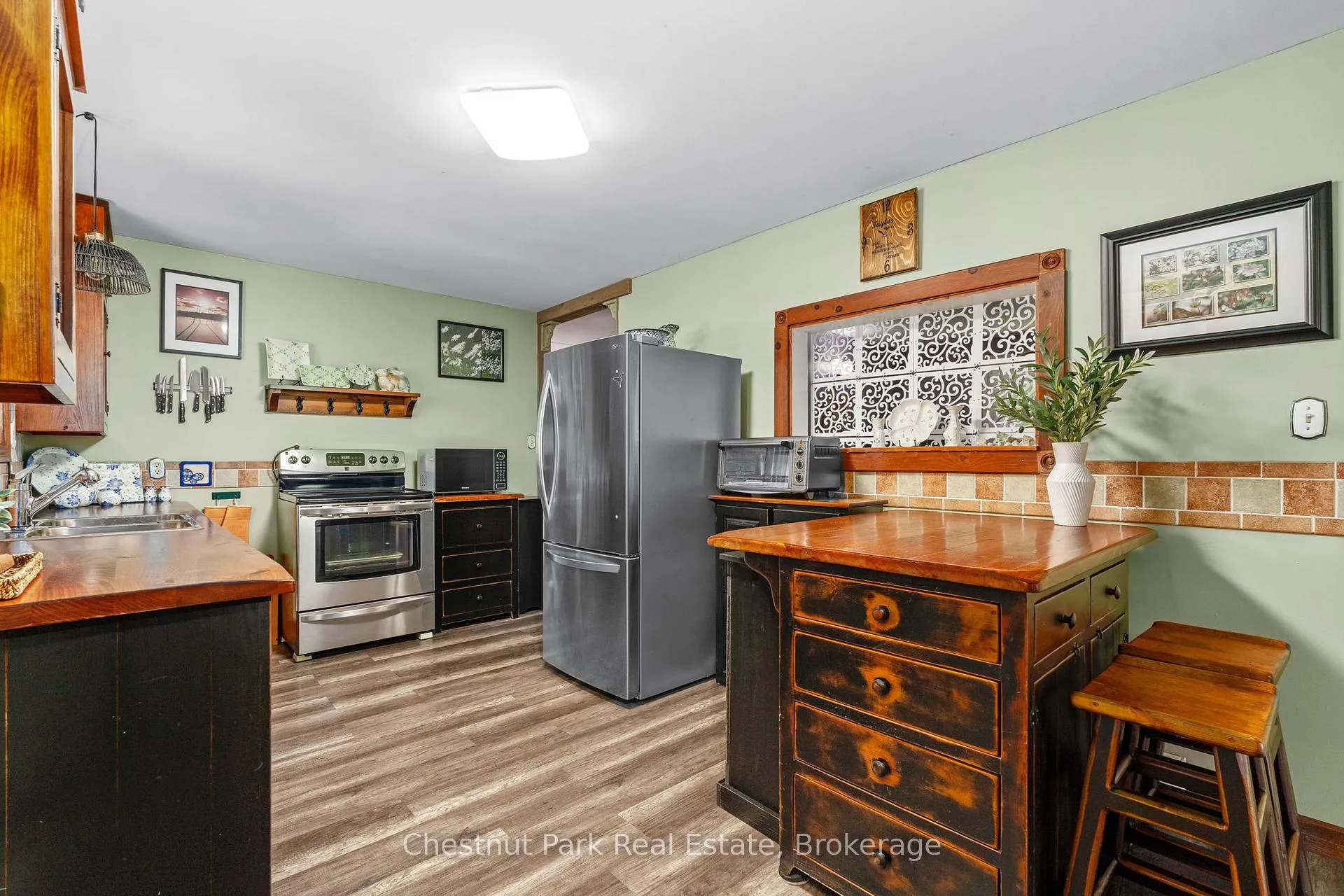 Photo 10 of 1047 Naismith Road E, Bracebridge, Macaulay — HOMEH