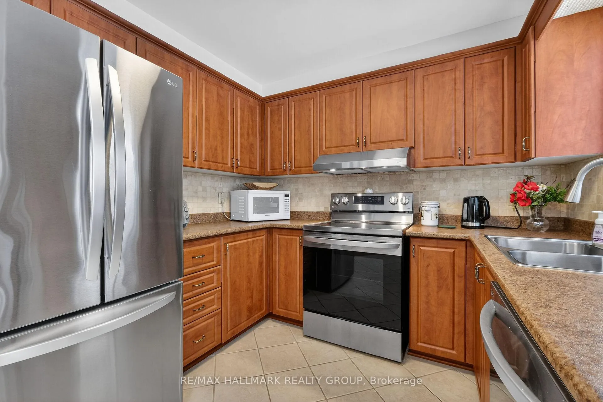 Photo 25 of 1715 Hunters Run Drive, Ottawa, Chapel Hill — HOMEH