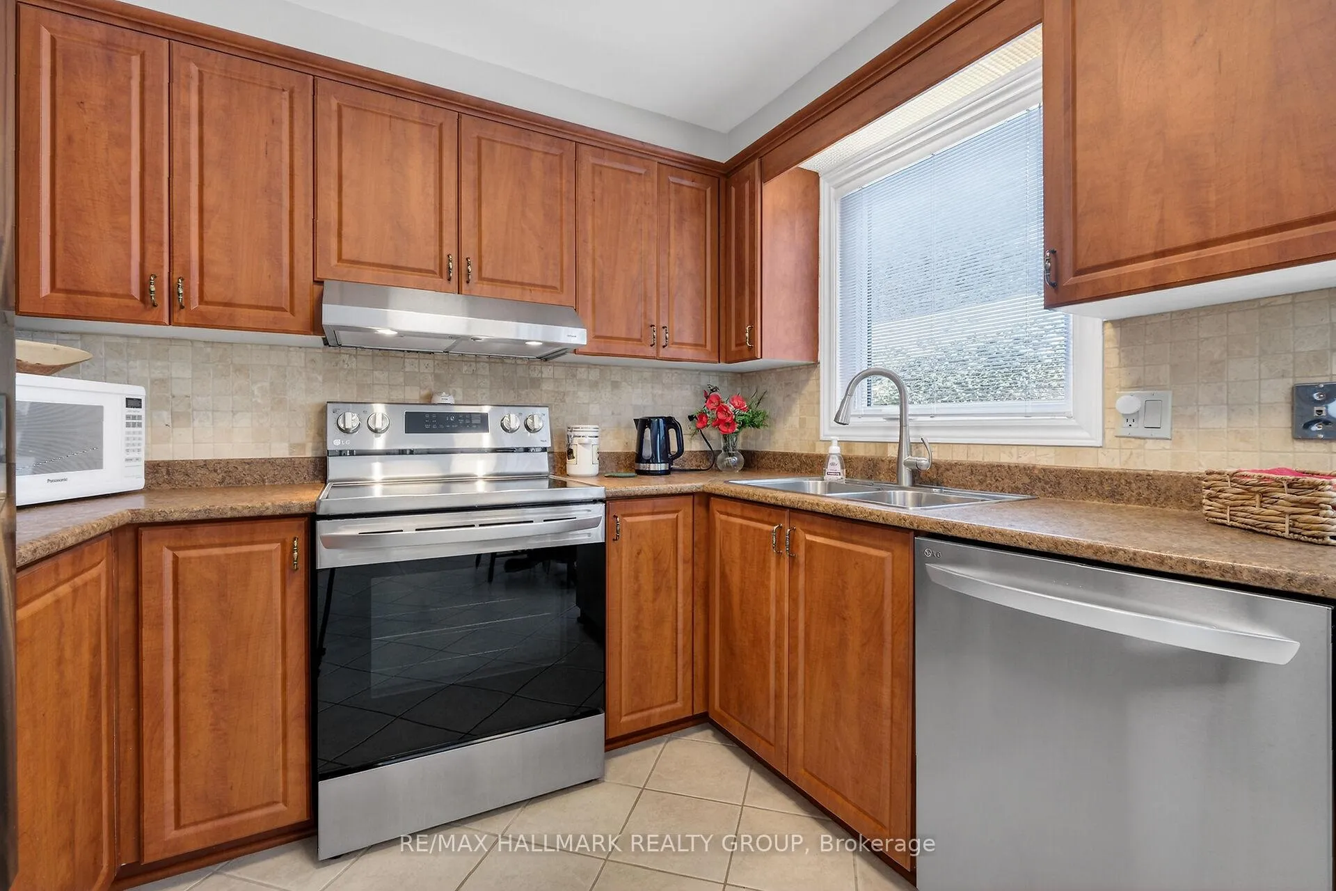 Photo 26 of 1715 Hunters Run Drive, Ottawa, Chapel Hill — HOMEH