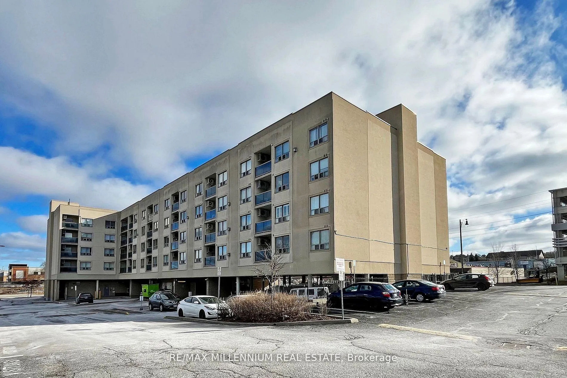 Photo 1 of Unit 315, 160 Wellington Street E, Aurora, Aurora Village — HOMEH