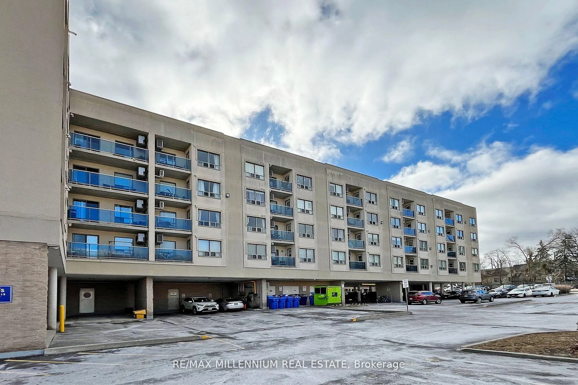 Photo 3 of Unit 315, 160 Wellington Street E, Aurora, Aurora Village — HOMEH