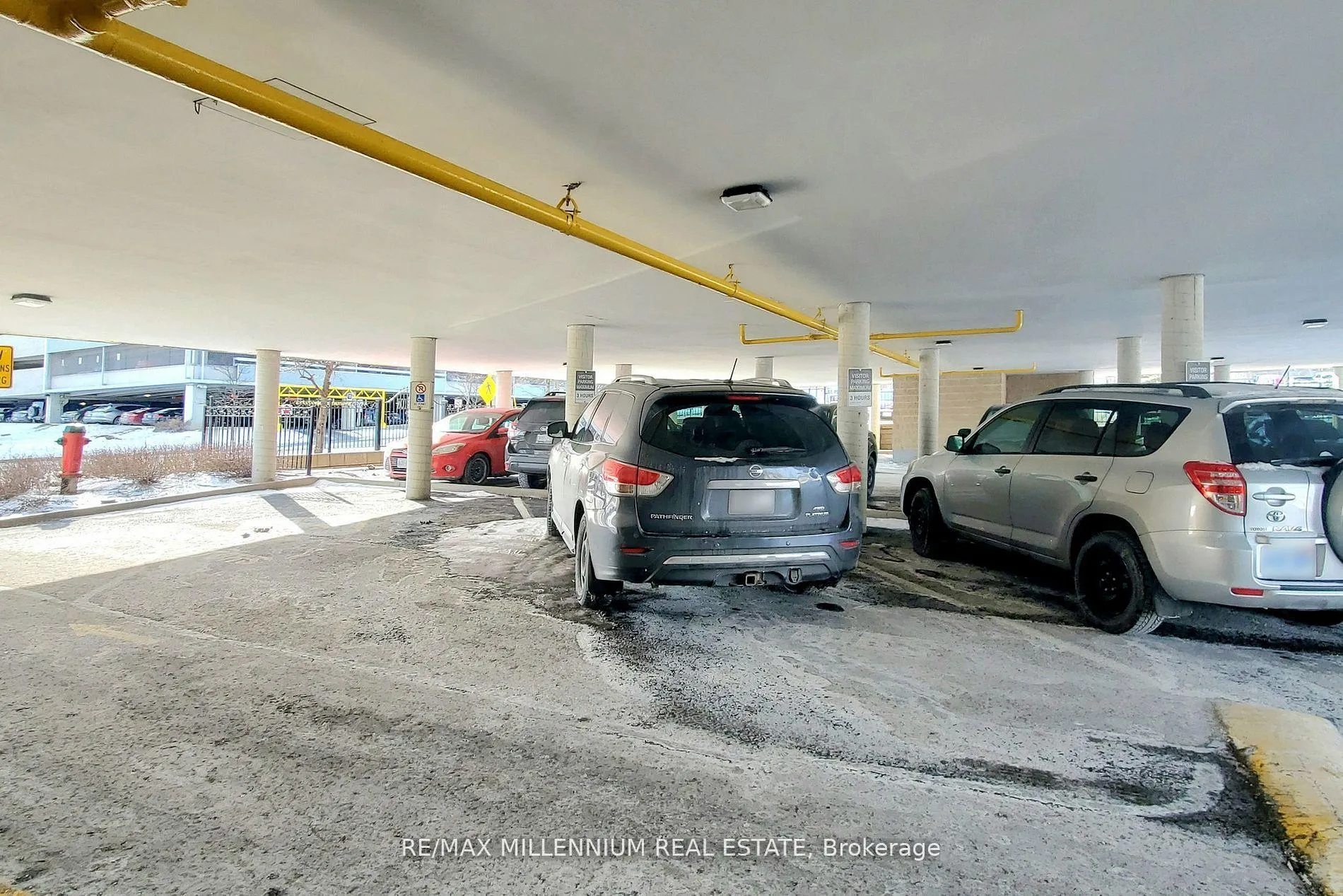 Photo 5 of Unit 315, 160 Wellington Street E, Aurora, Aurora Village — HOMEH