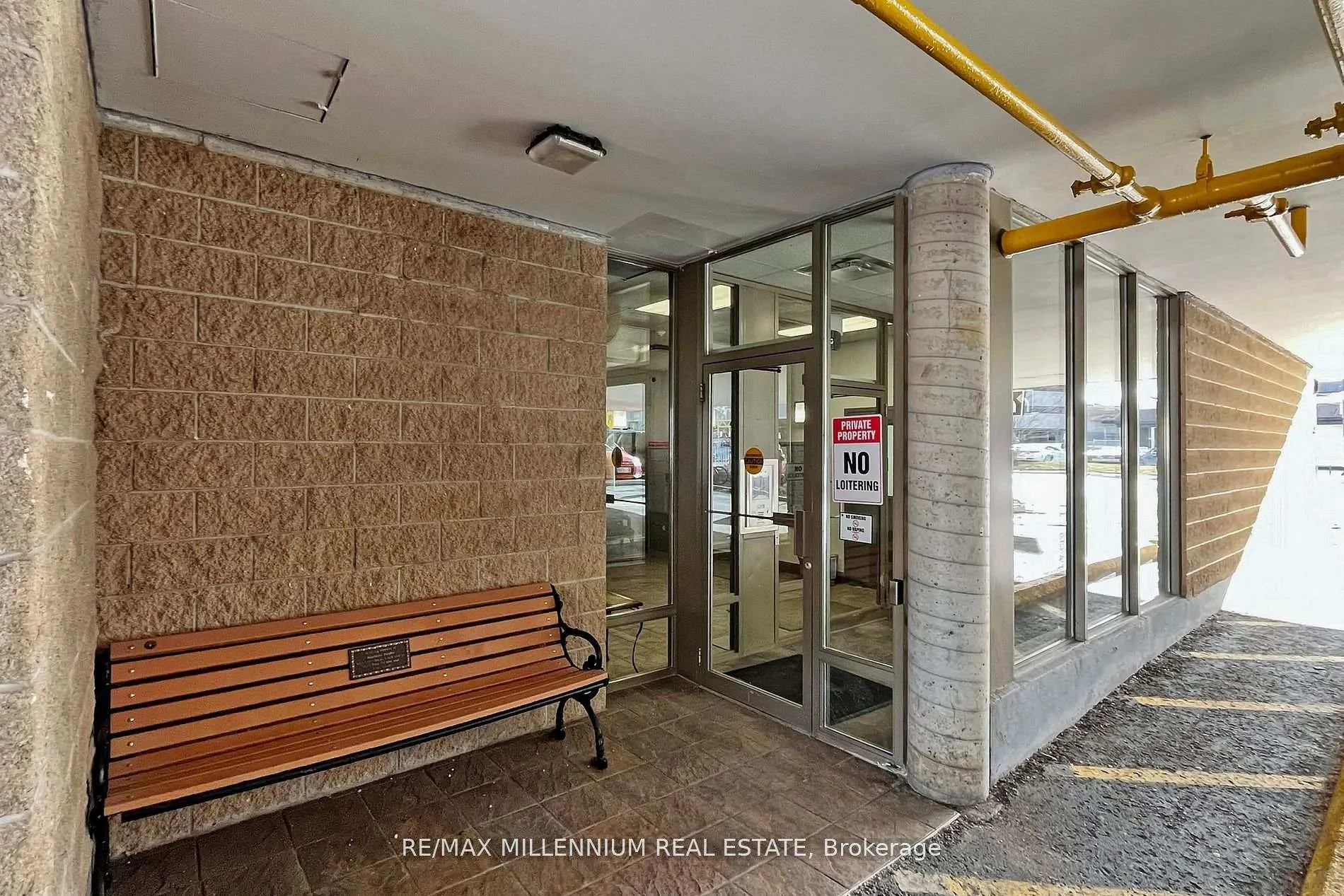 Photo 6 of Unit 315, 160 Wellington Street E, Aurora, Aurora Village — HOMEH