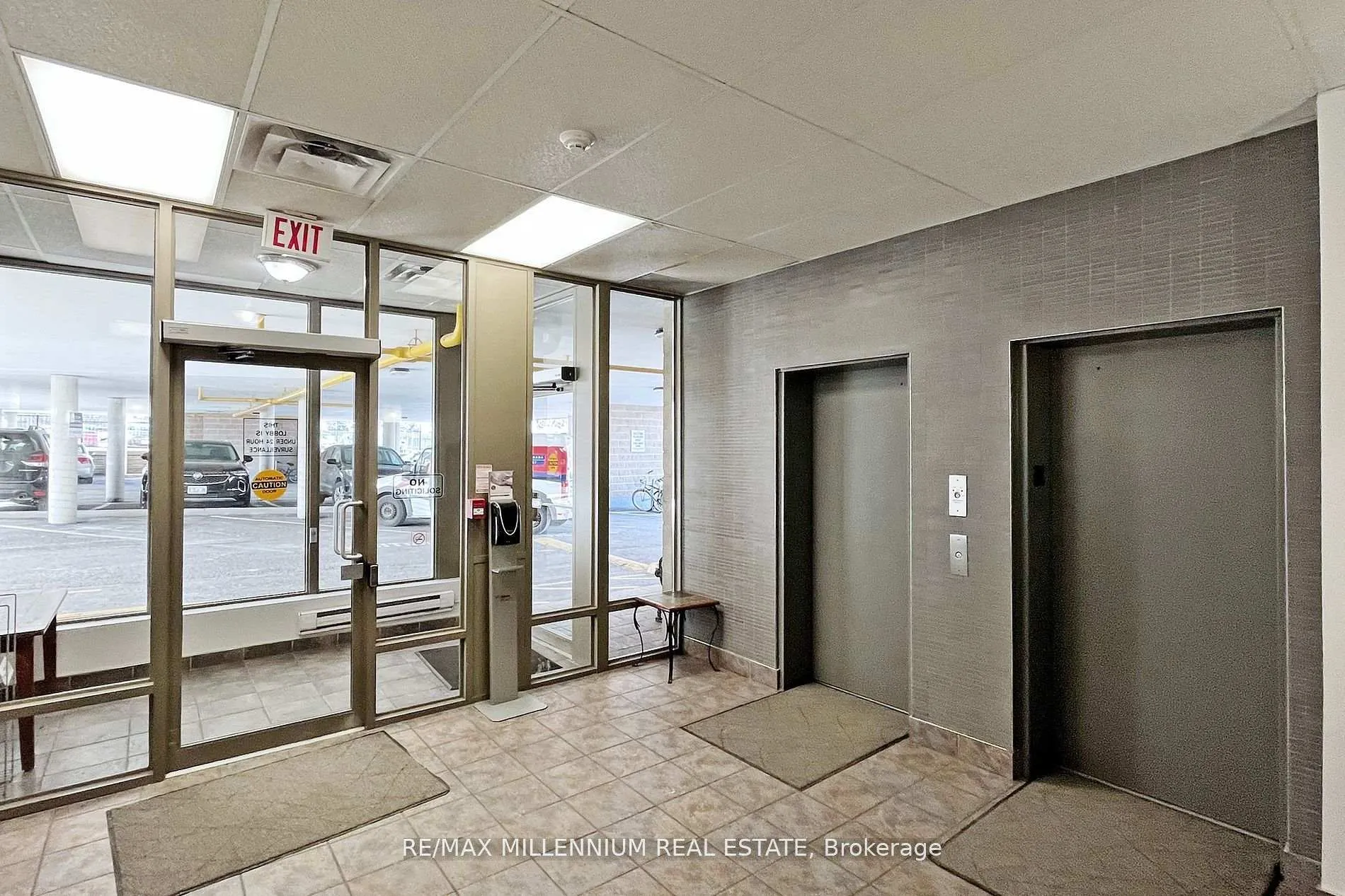 Photo 7 of Unit 315, 160 Wellington Street E, Aurora, Aurora Village — HOMEH