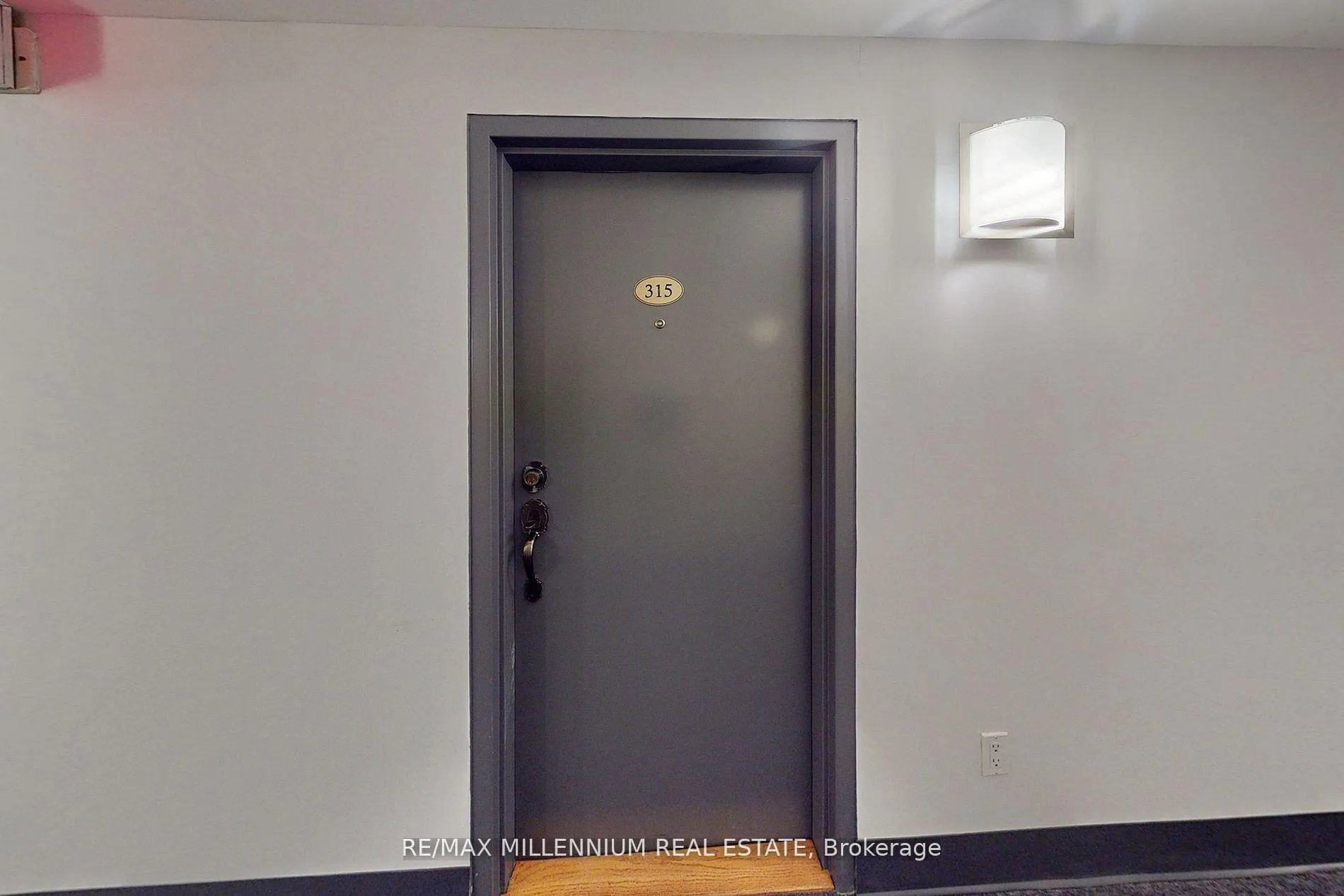 Photo 8 of Unit 315, 160 Wellington Street E, Aurora, Aurora Village — HOMEH