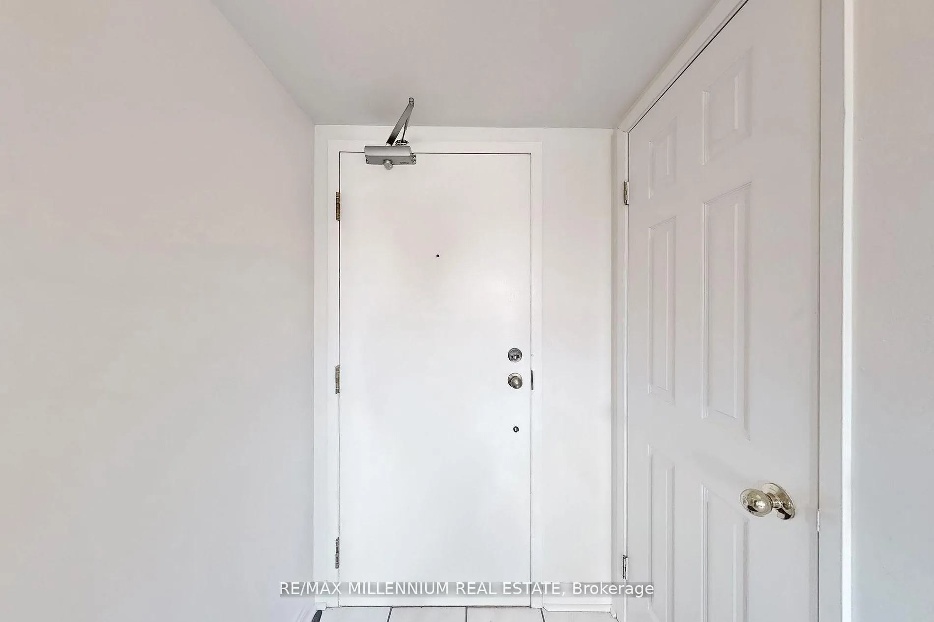 Photo 9 of Unit 315, 160 Wellington Street E, Aurora, Aurora Village — HOMEH