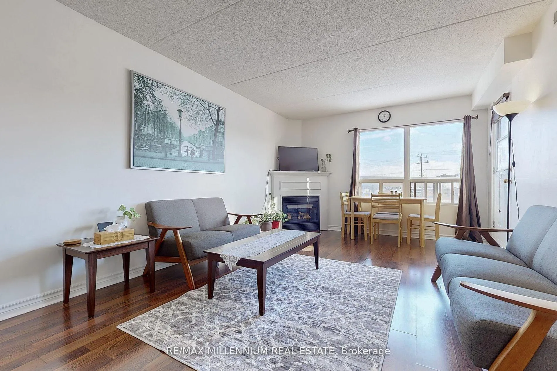 Photo 10 of Unit 315, 160 Wellington Street E, Aurora, Aurora Village — HOMEH