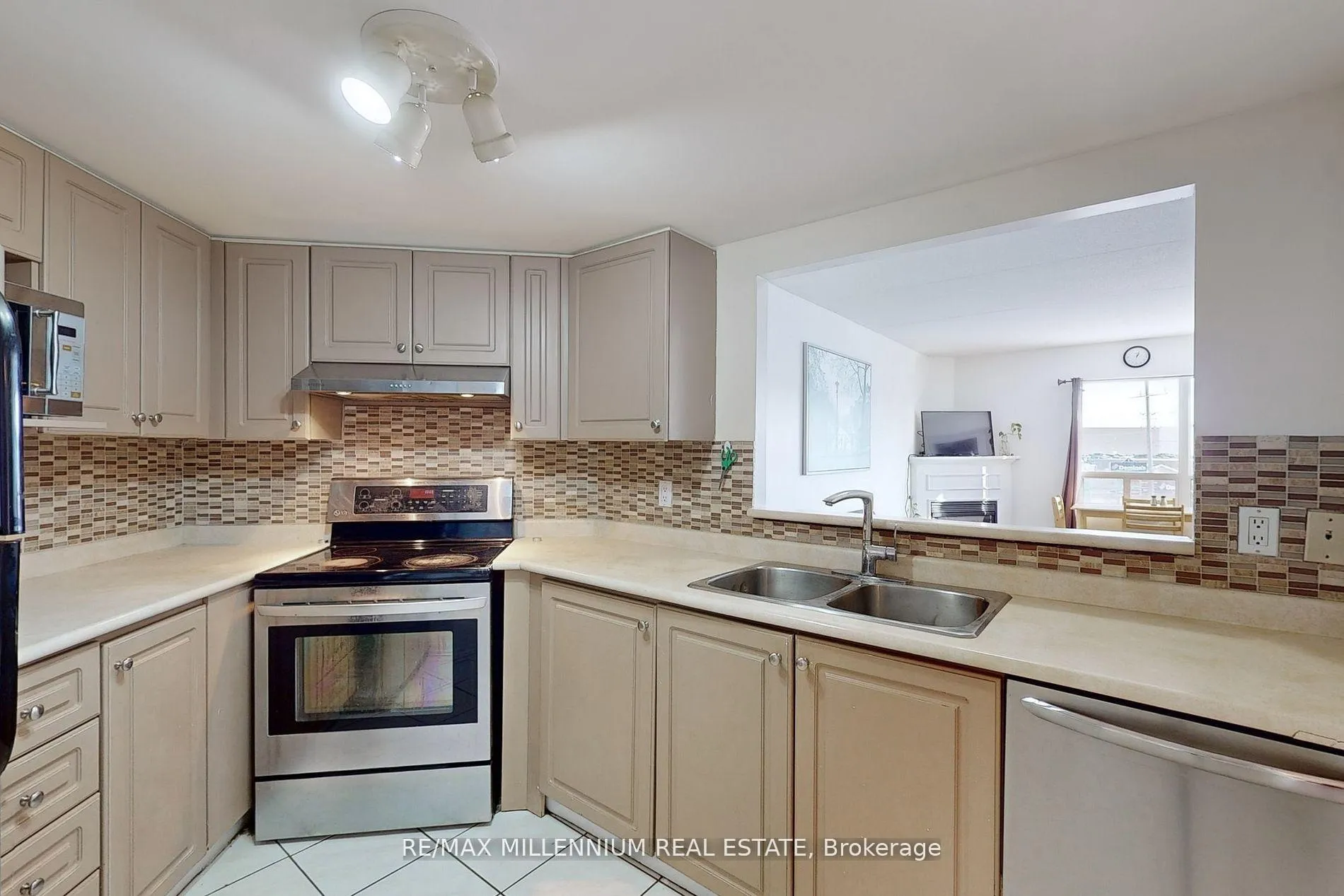 Photo 13 of Unit 315, 160 Wellington Street E, Aurora, Aurora Village — HOMEH