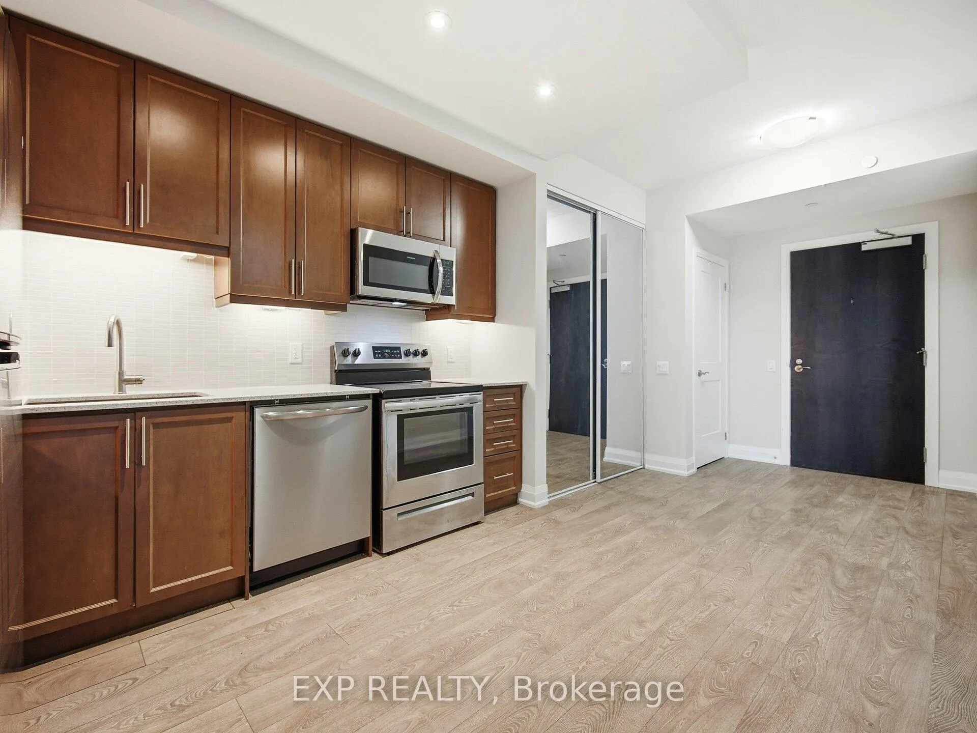Photo 3 of Unit 903, 15 Lynch Street, Brampton, Queen Street Corridor — HOMEH