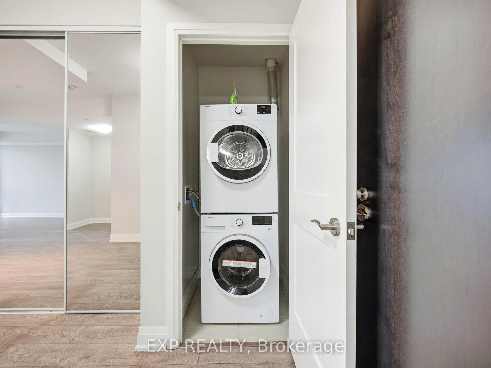 Photo 13 of Unit 903, 15 Lynch Street, Brampton, Queen Street Corridor — HOMEH