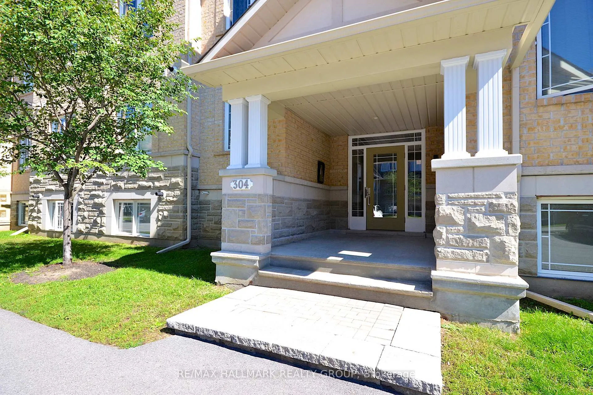 Photo 3 of Unit 7, 304 Paseo Private, Ottawa, Centrepointe — HOMEH