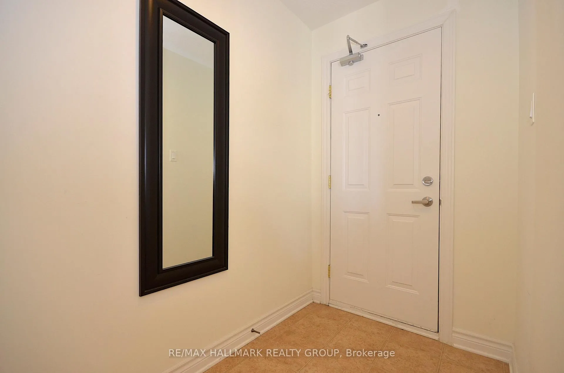 Photo 5 of Unit 7, 304 Paseo Private, Ottawa, Centrepointe — HOMEH