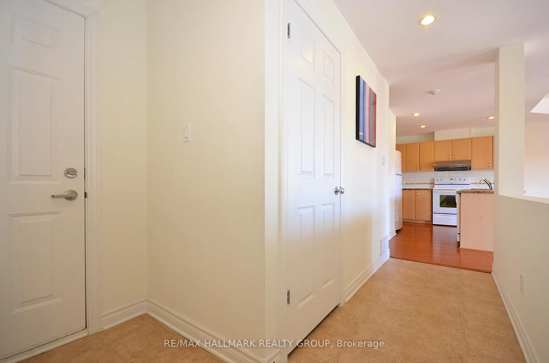 Photo 6 of Unit 7, 304 Paseo Private, Ottawa, Centrepointe — HOMEH