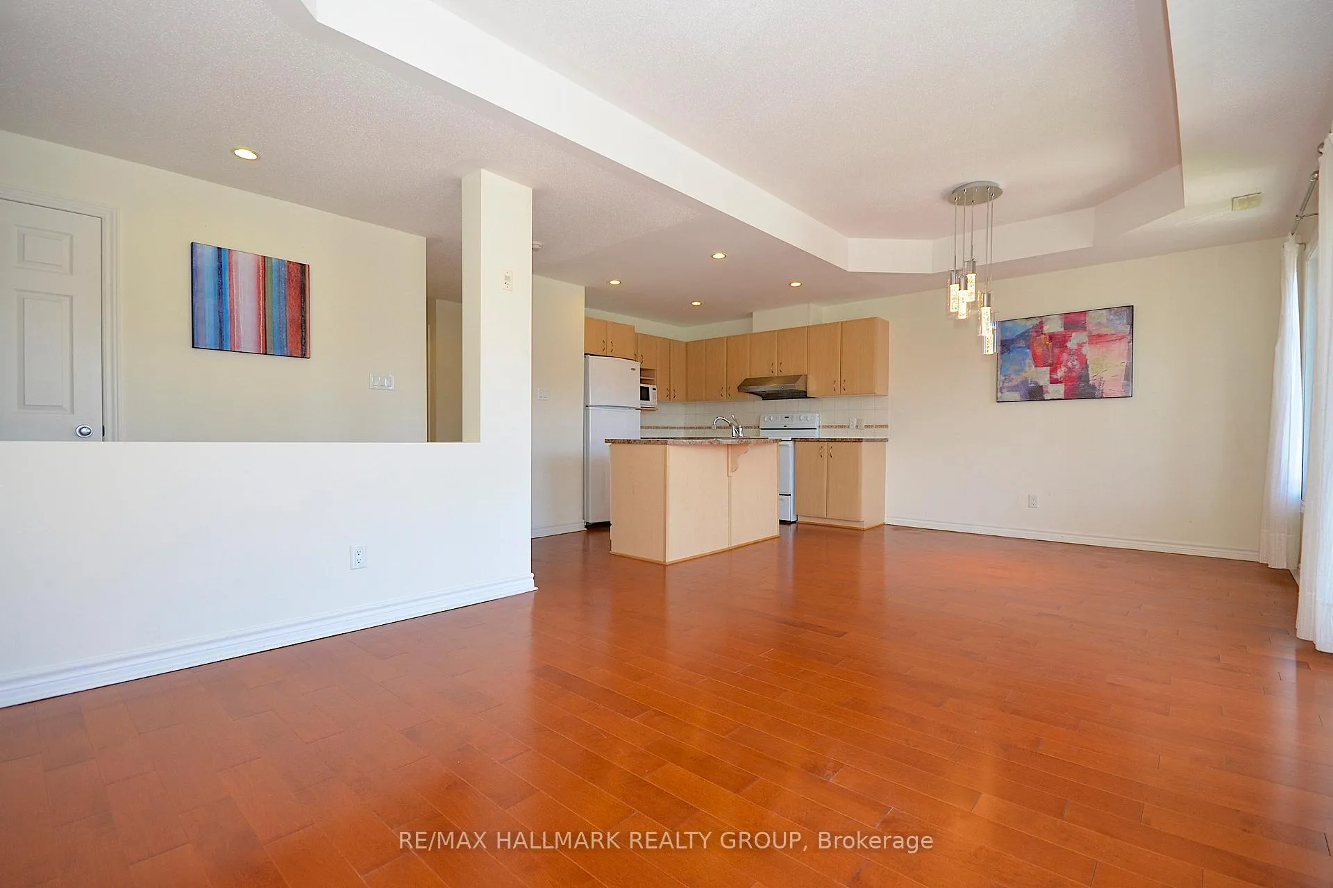 Photo 9 of Unit 7, 304 Paseo Private, Ottawa, Centrepointe — HOMEH