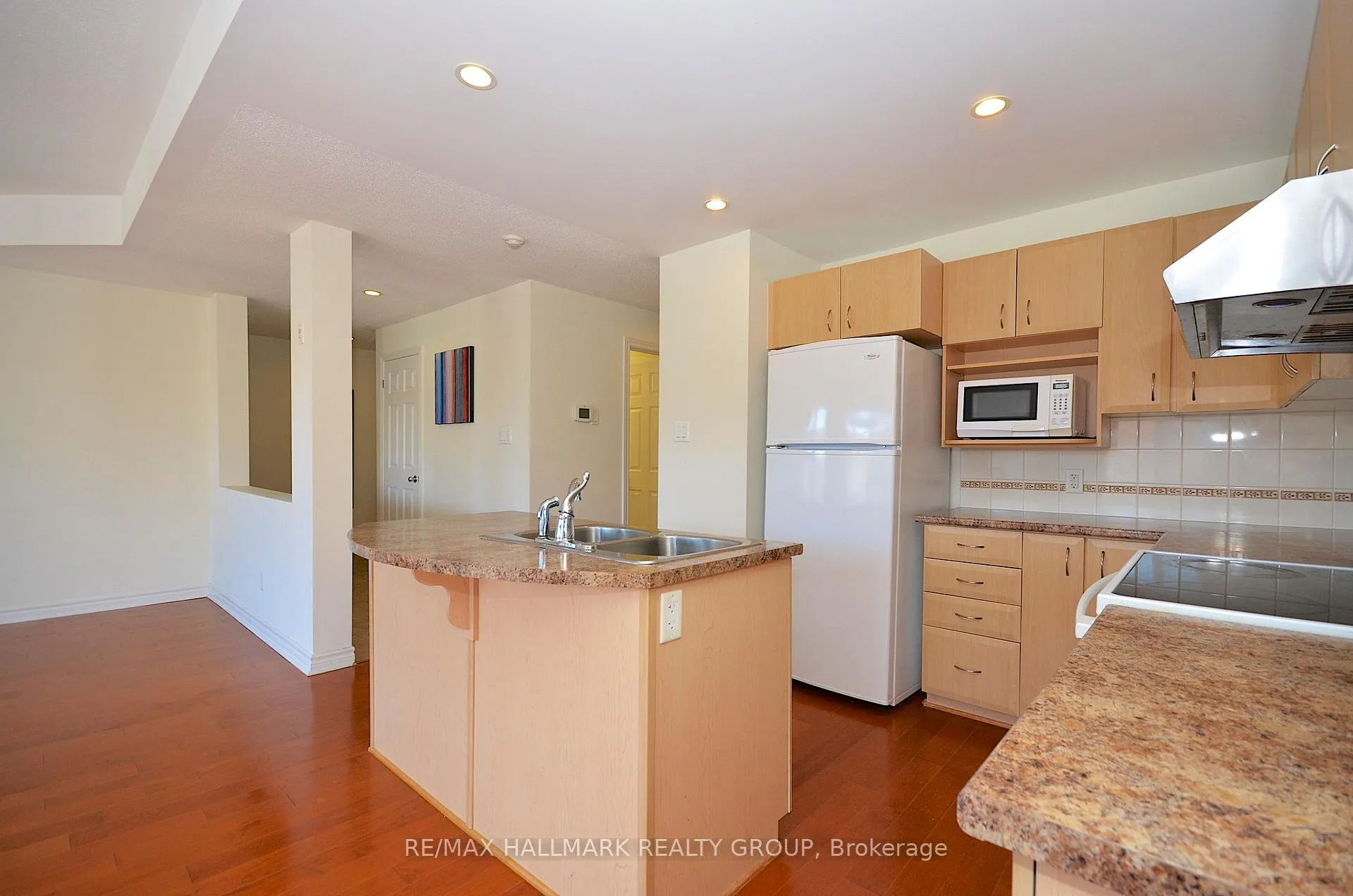 Photo 17 of Unit 7, 304 Paseo Private, Ottawa, Centrepointe — HOMEH