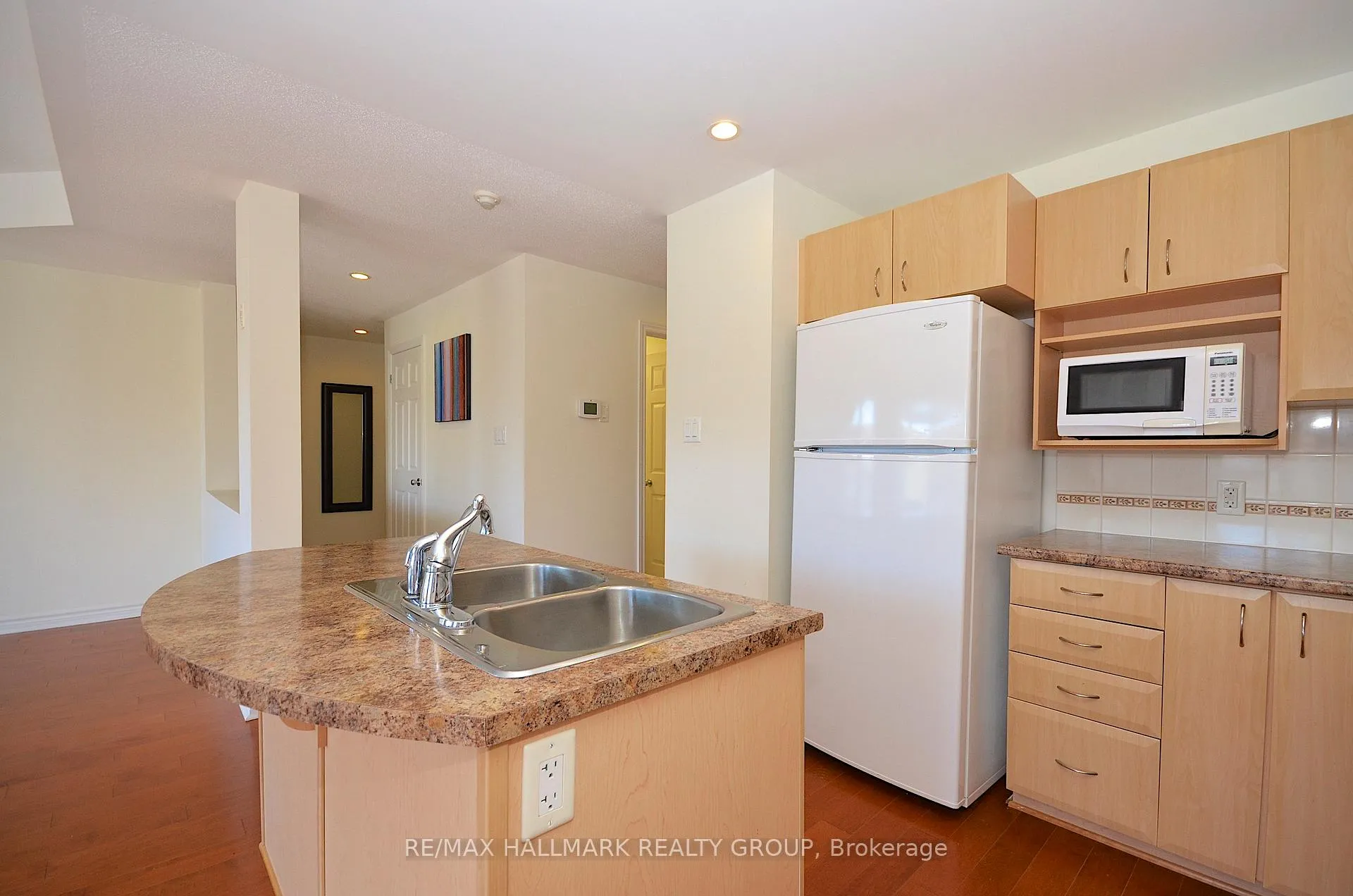 Photo 18 of Unit 7, 304 Paseo Private, Ottawa, Centrepointe — HOMEH